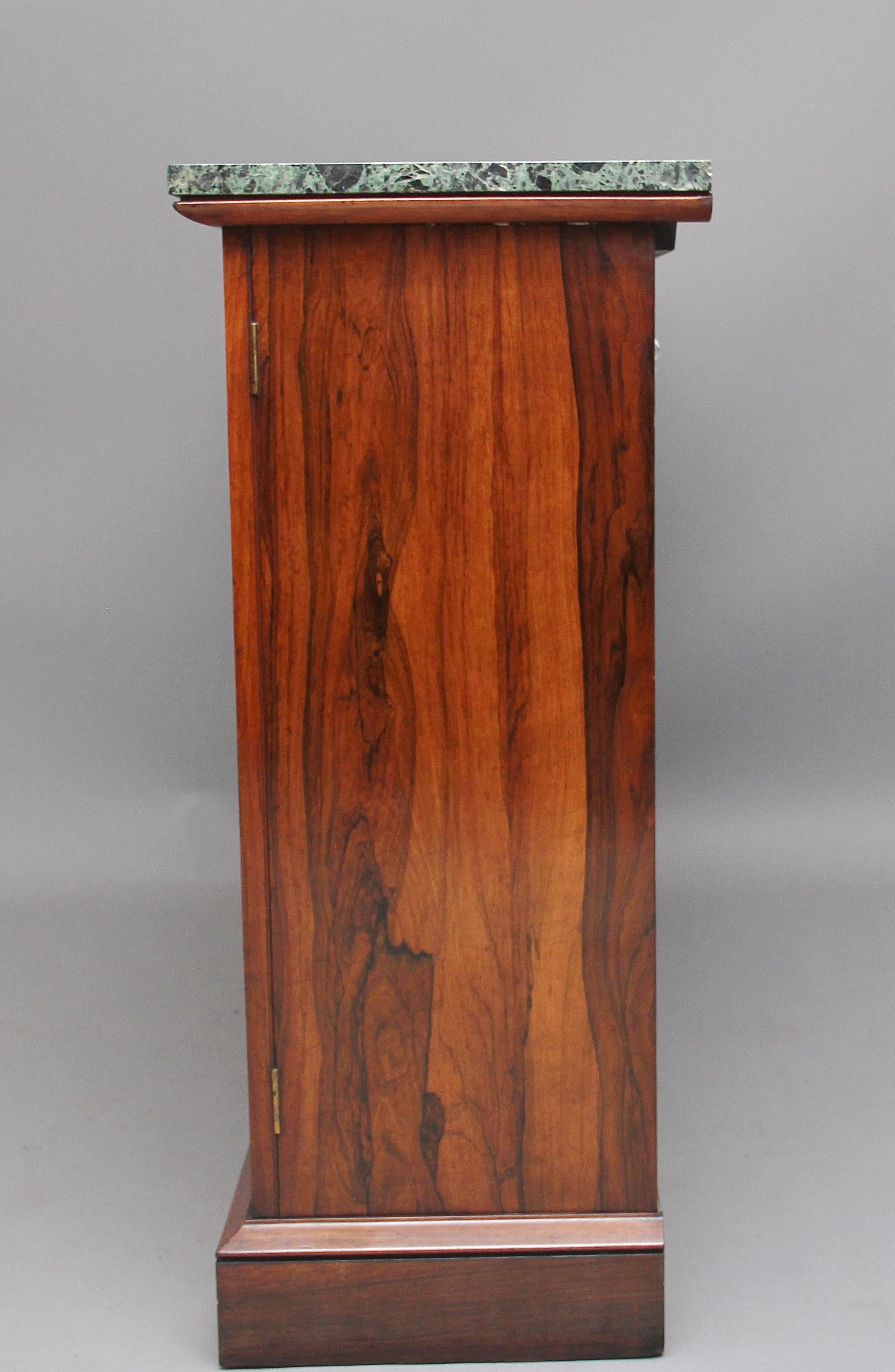 Early 19th Century Rosewood Breakfront Cabinet For Sale 1