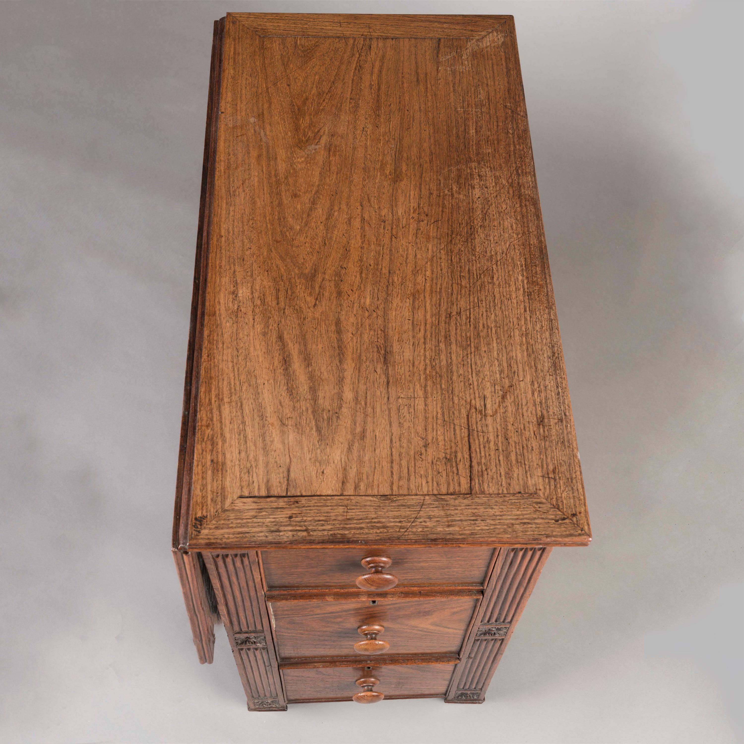 Early 19th Century Rosewood 'Collapsible' Campaign Pedestal Desk In Good Condition For Sale In London, GB