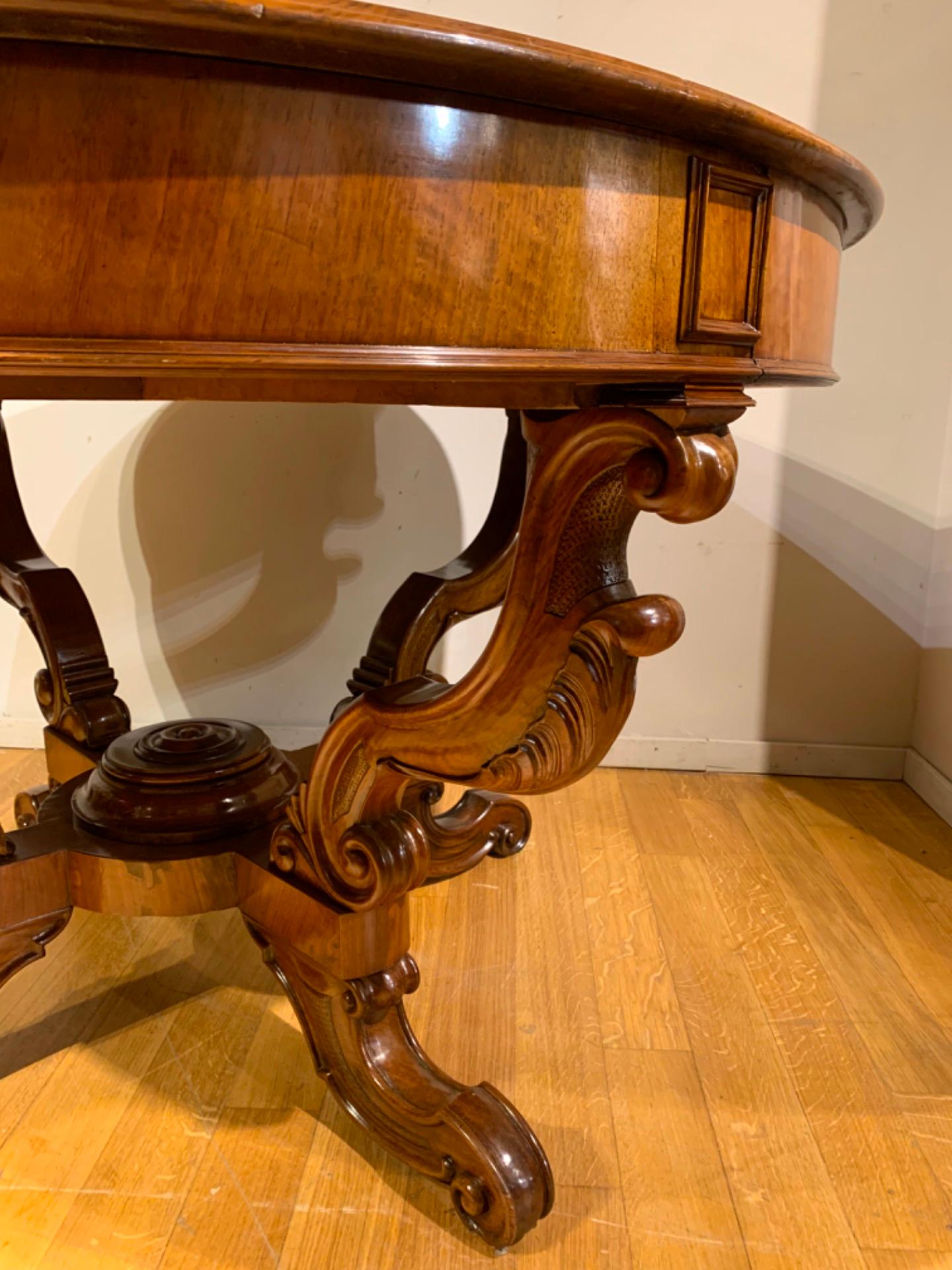 Early 19th Century Round Center Table, Charles X In Good Condition In Firenze, FI