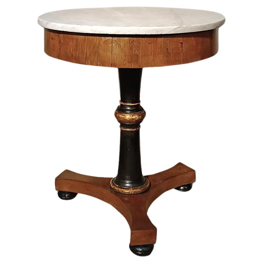 EARLY 19th CENTURY ROUND WALNUT TABLE WITH MARBLE TOP  For Sale