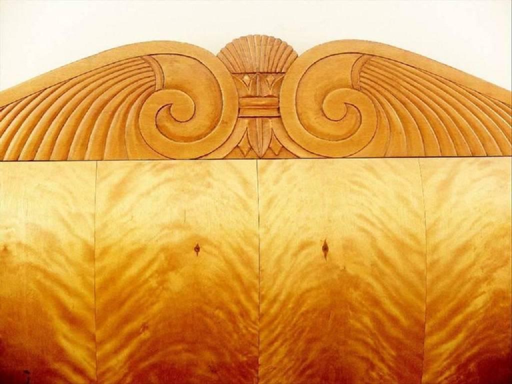 Début du XIXe siècle Canapé Biedermeier russe du début du 19ème siècle en bois de bouleau, nouvelle tapisserie d'ameublement