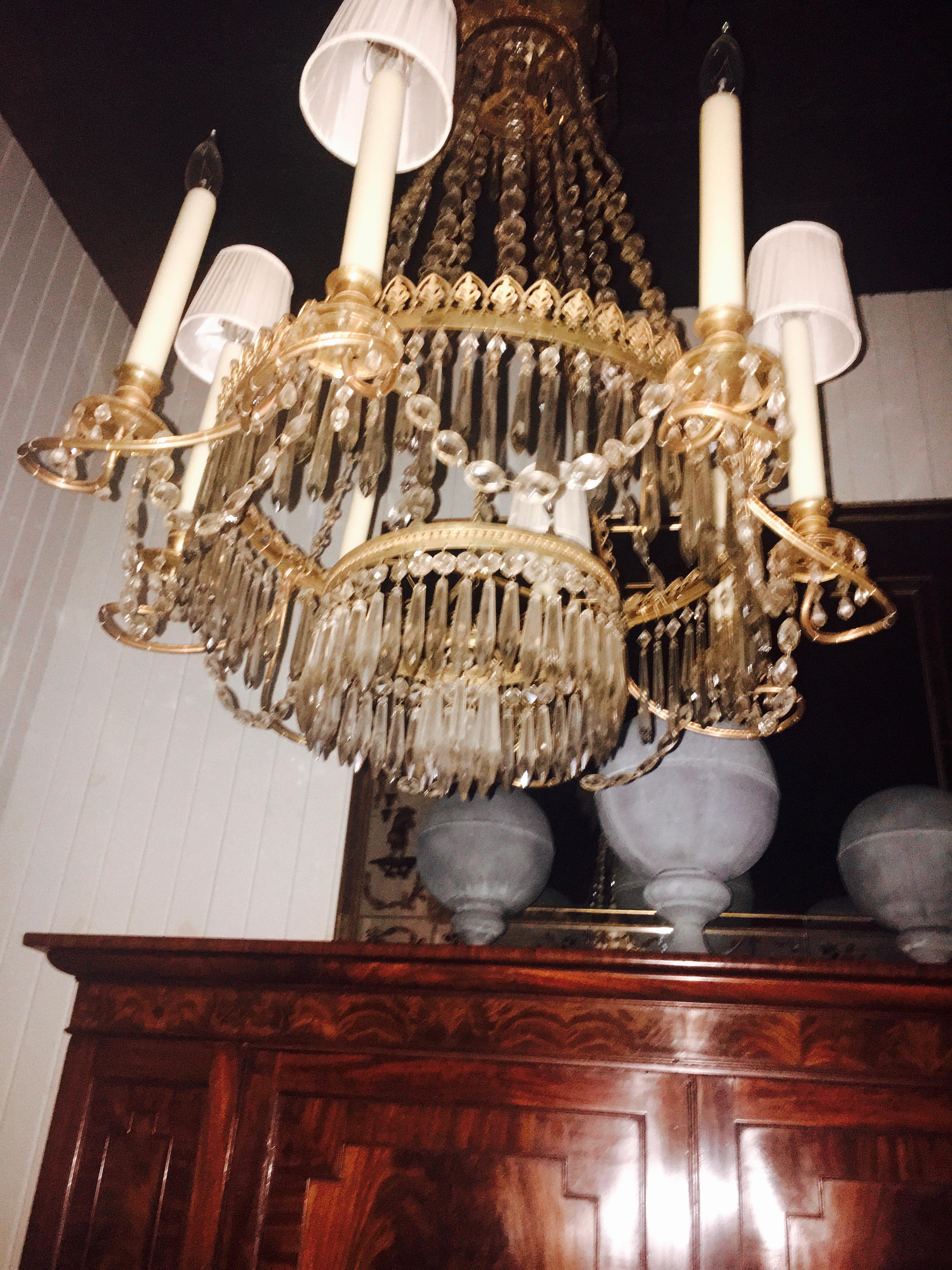 Regency Exceptionnel lustre russe du début du XIXe siècle en bronze doré et cristal en vente