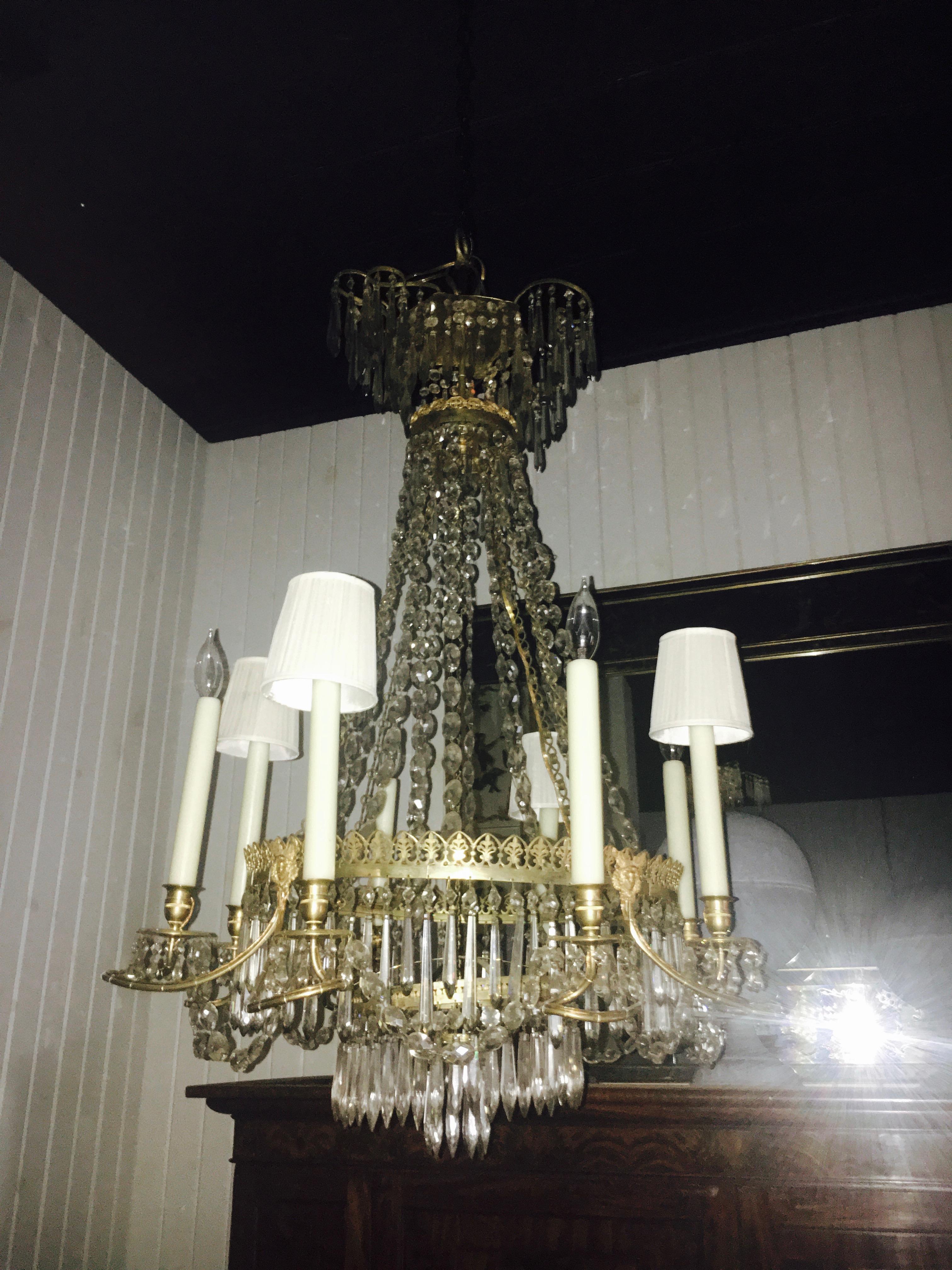 Anglais Exceptionnel lustre russe du début du XIXe siècle en bronze doré et cristal en vente