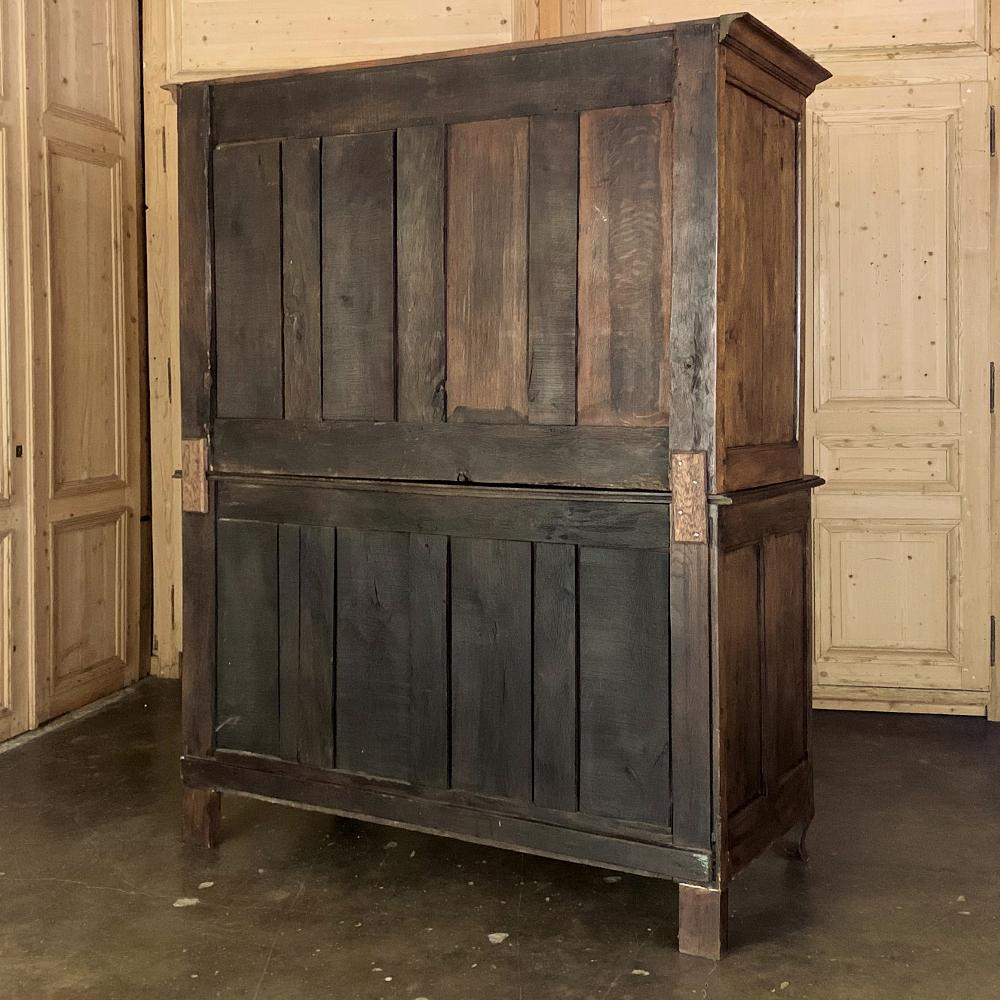 Early 19th Century Rustic Country French Buffet a Deux Corps For Sale 8
