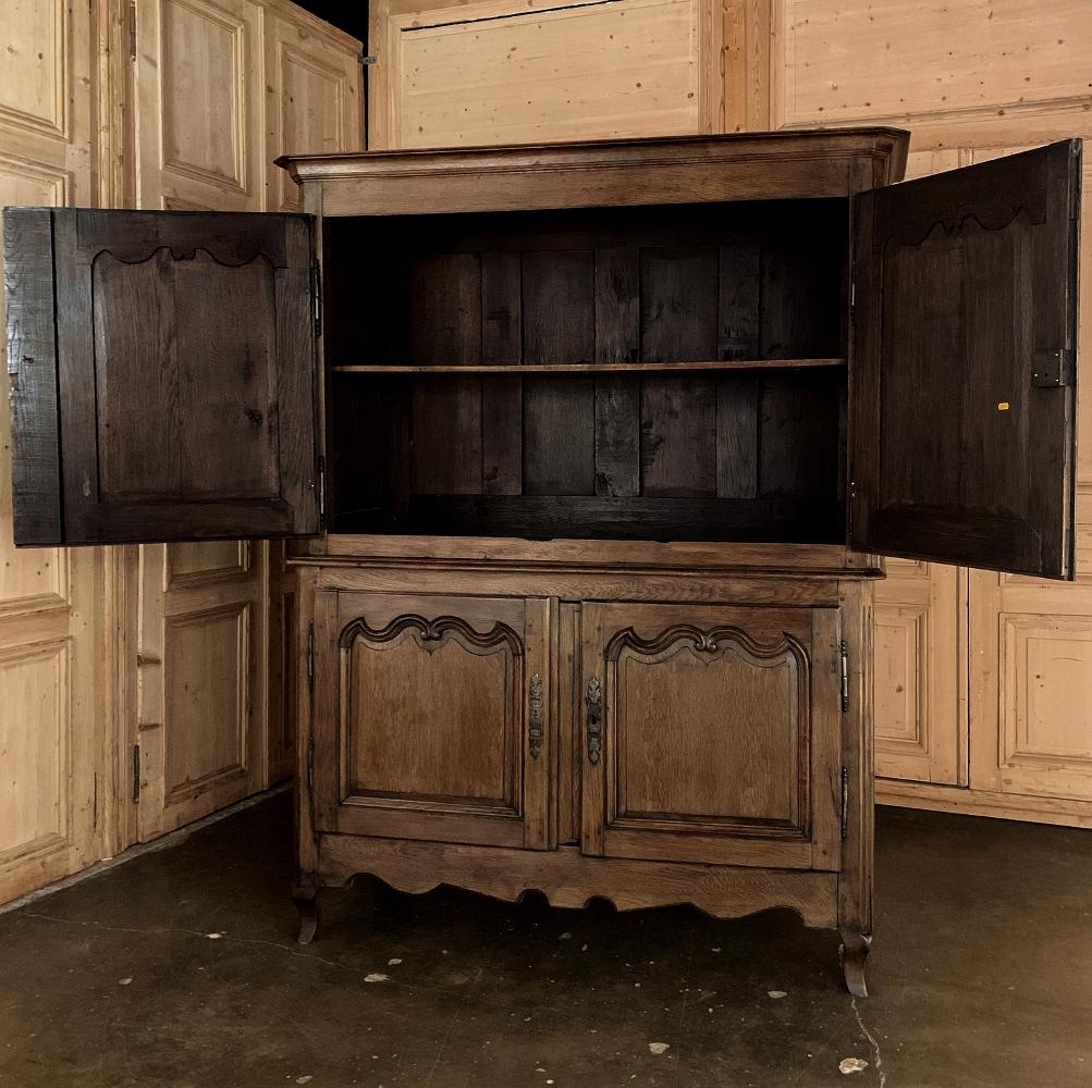 Early 19th Century Rustic Country French Buffet a Deux Corps For Sale 4