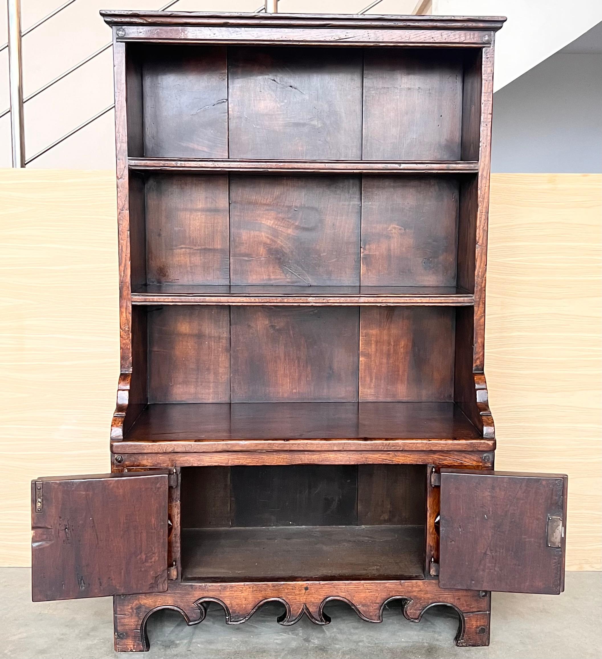 Early 19th Century Rustic-Country Spanish Open Bookcase with Gothic Reliefs For Sale 5