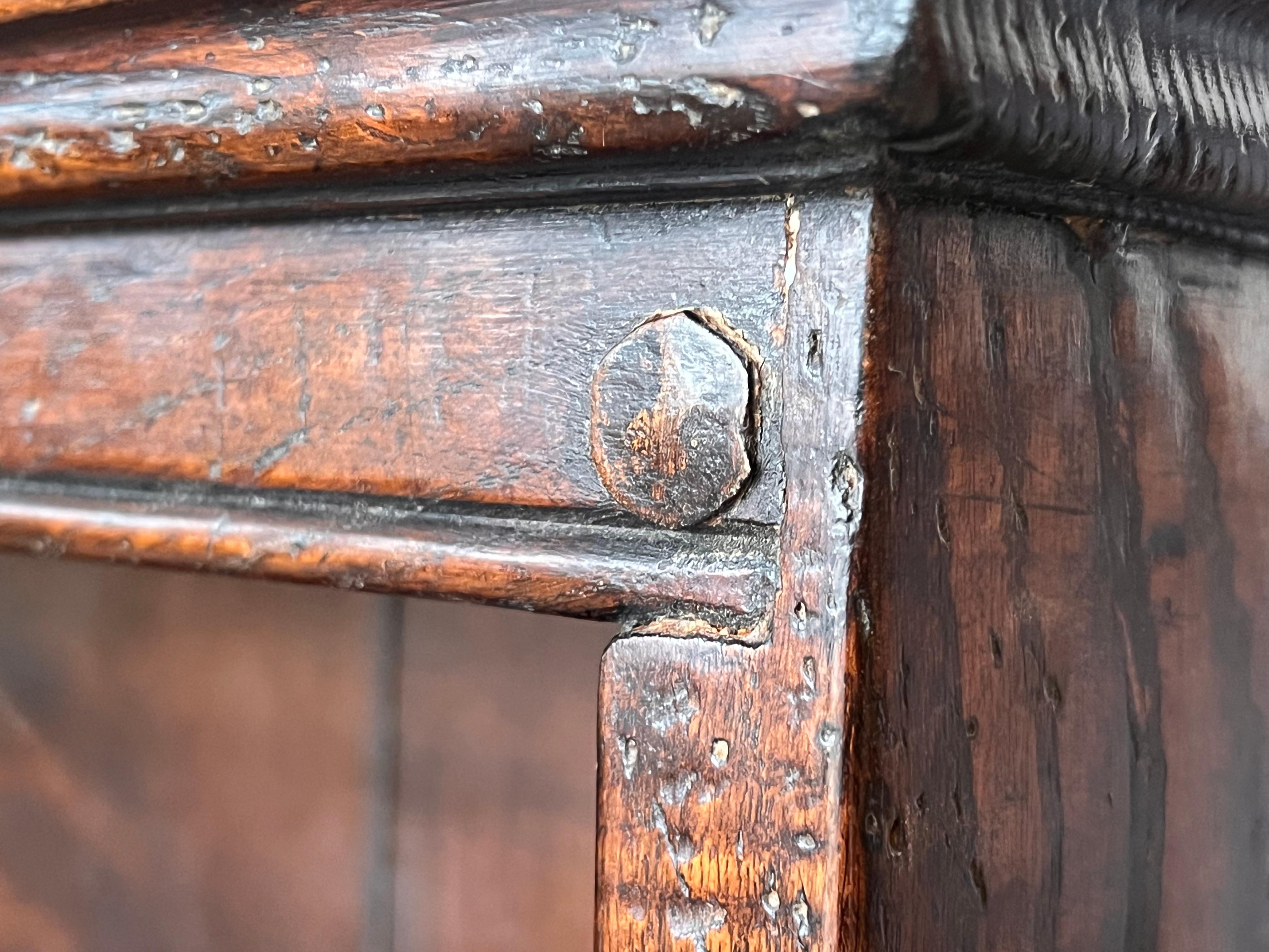 Early 19th Century Rustic-Country Spanish Open Bookcase with Gothic Reliefs For Sale 2