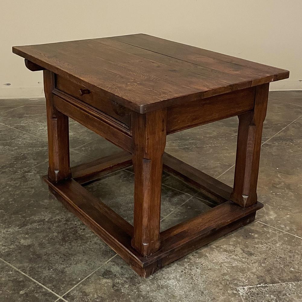 Early 19th Century Rustic Dutch Oak Side Table For Sale 3