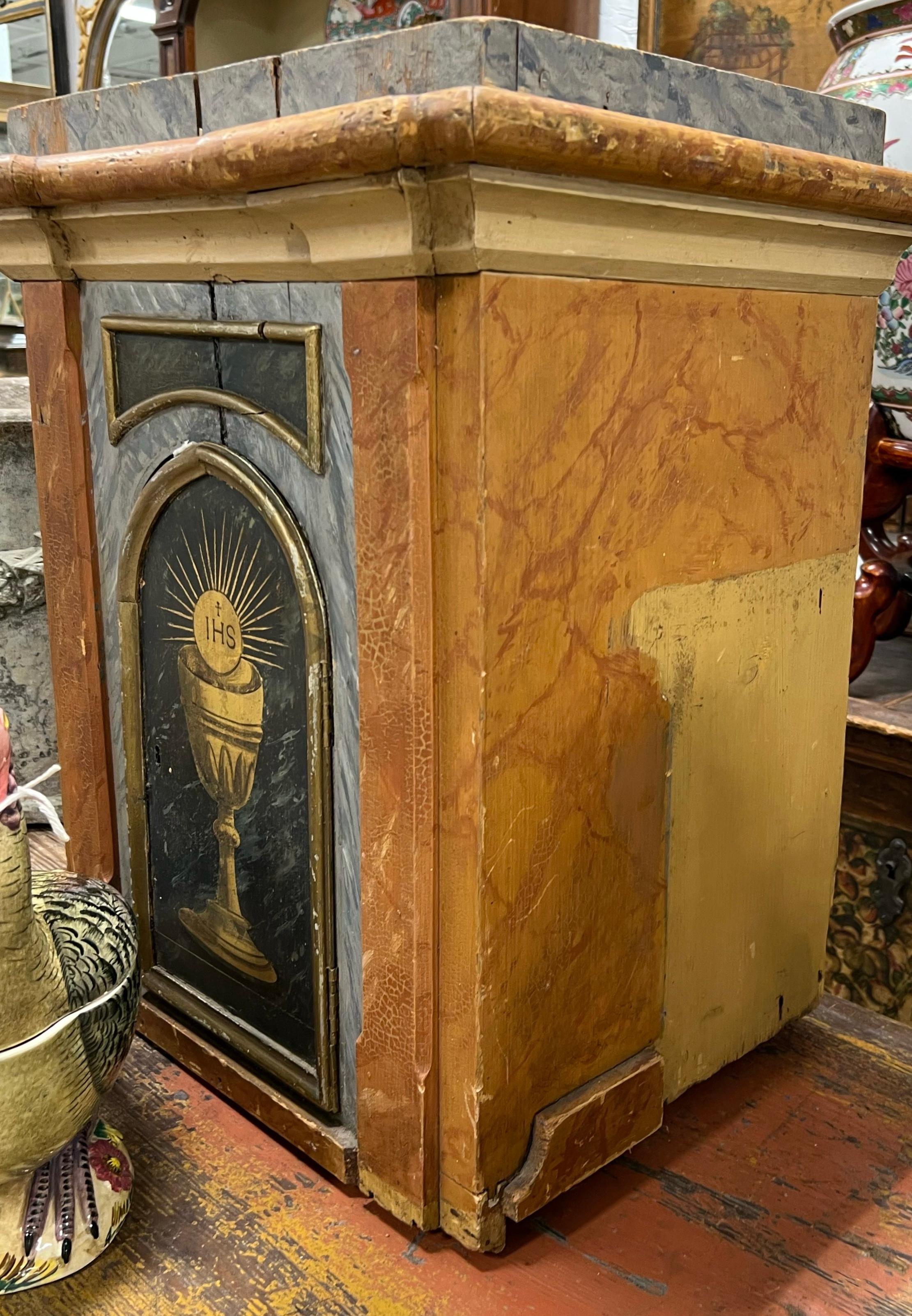 Boîte de reliquaire catholique française rustique du début du XIXe siècle Bon état - En vente à Kennesaw, GA