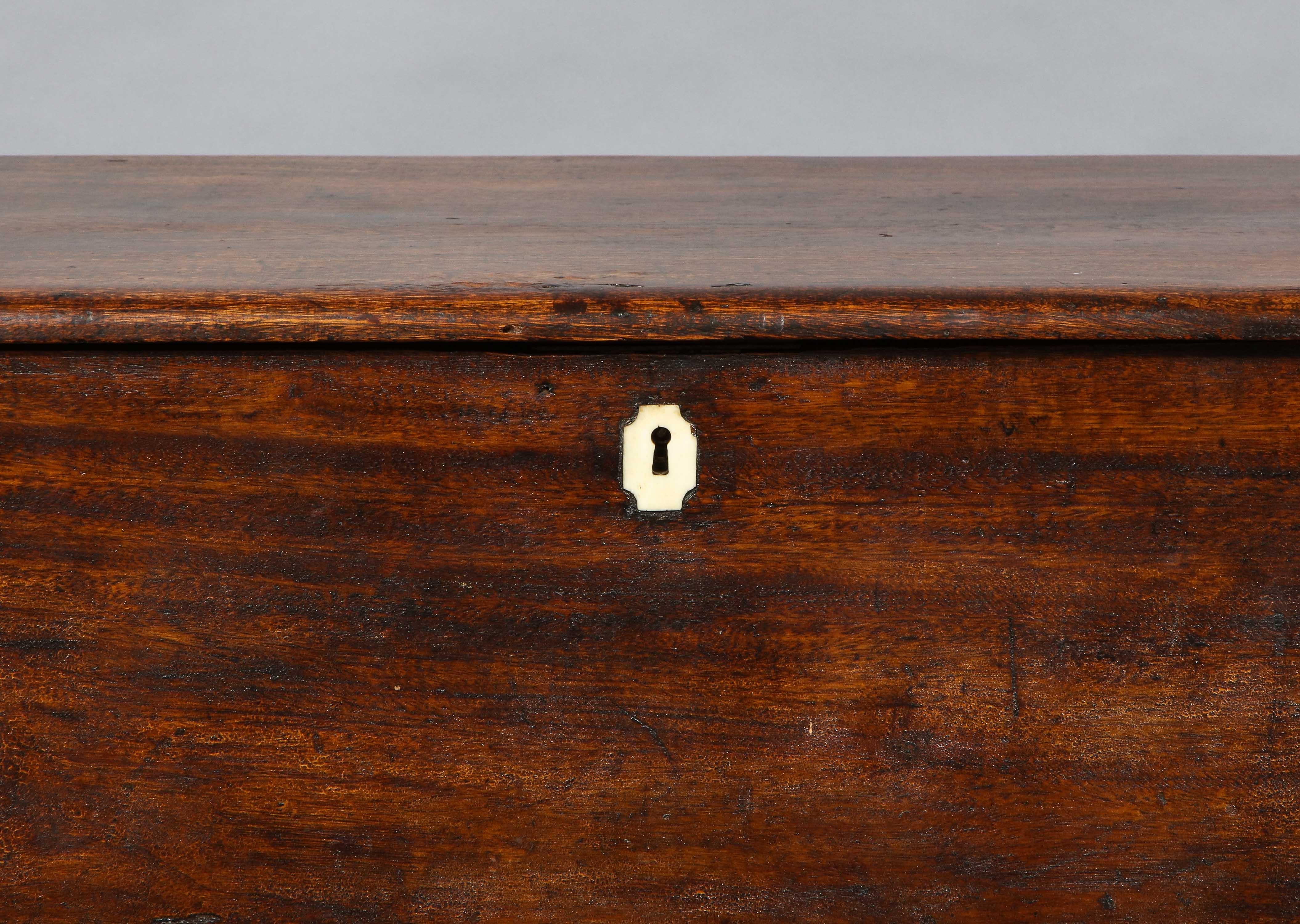 Early 19th Century Sailor’s Chest In Good Condition In Greenwich, CT