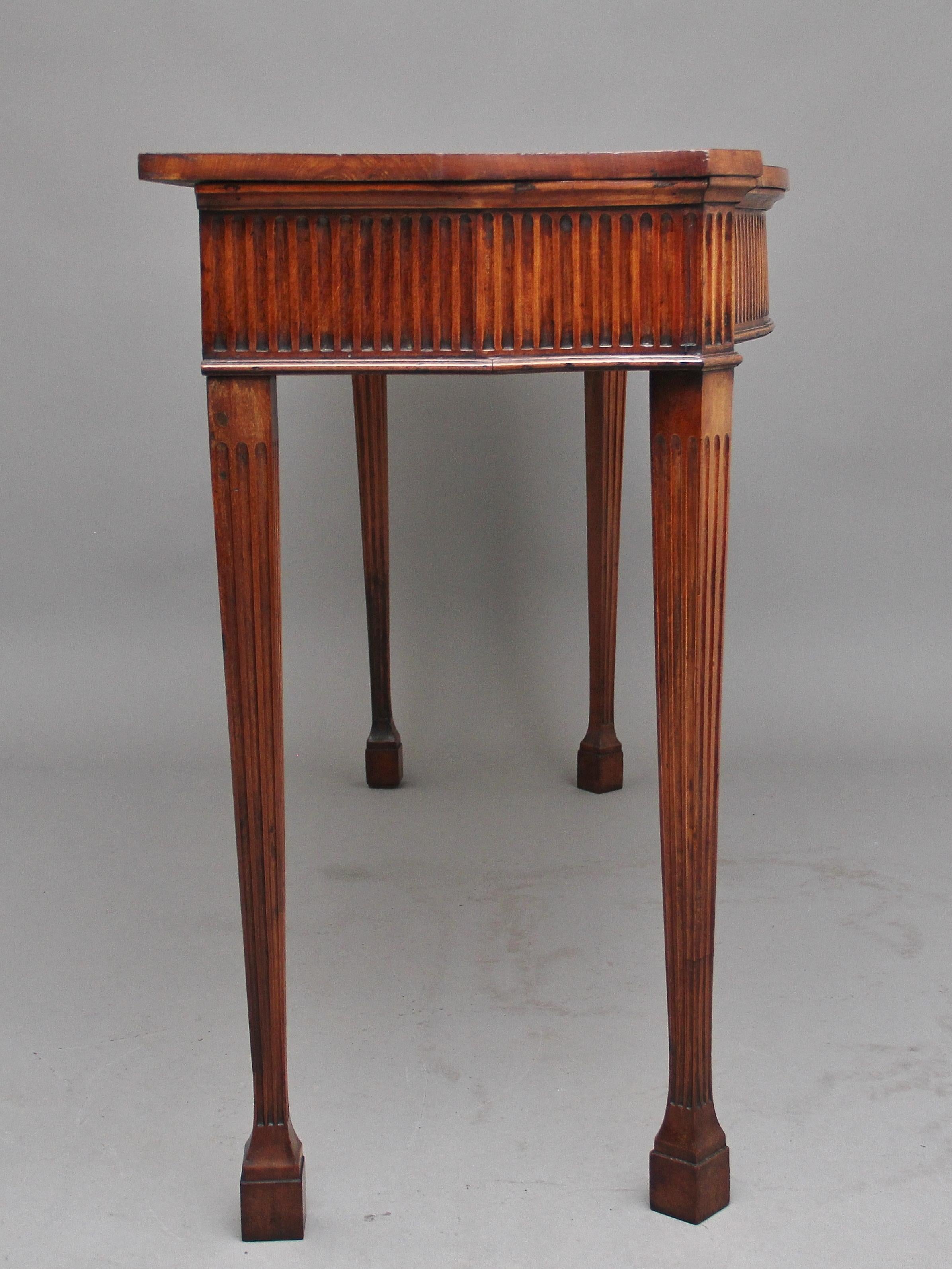 Early 19th Century Satinwood Serpentine Serving Table In Good Condition In Martlesham, GB