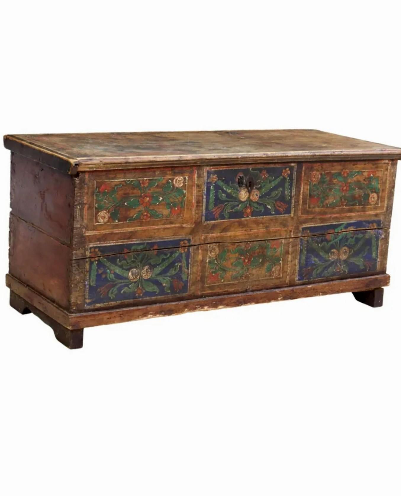 Country Early 19th Century Scandinavian Hand-Painted Pine Blanket Chest For Sale