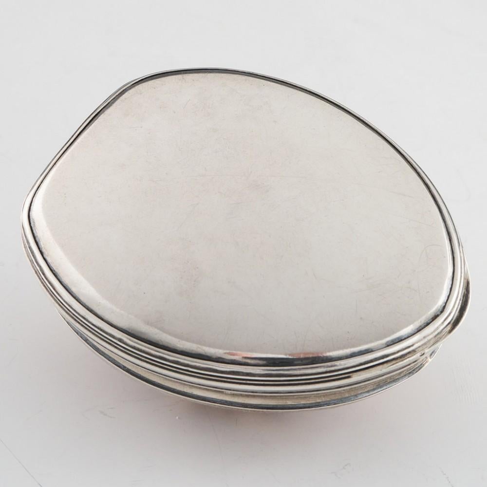 Early 19th Century Silver Cowrie Shell Snuff Box Edinburgh c1823 For Sale