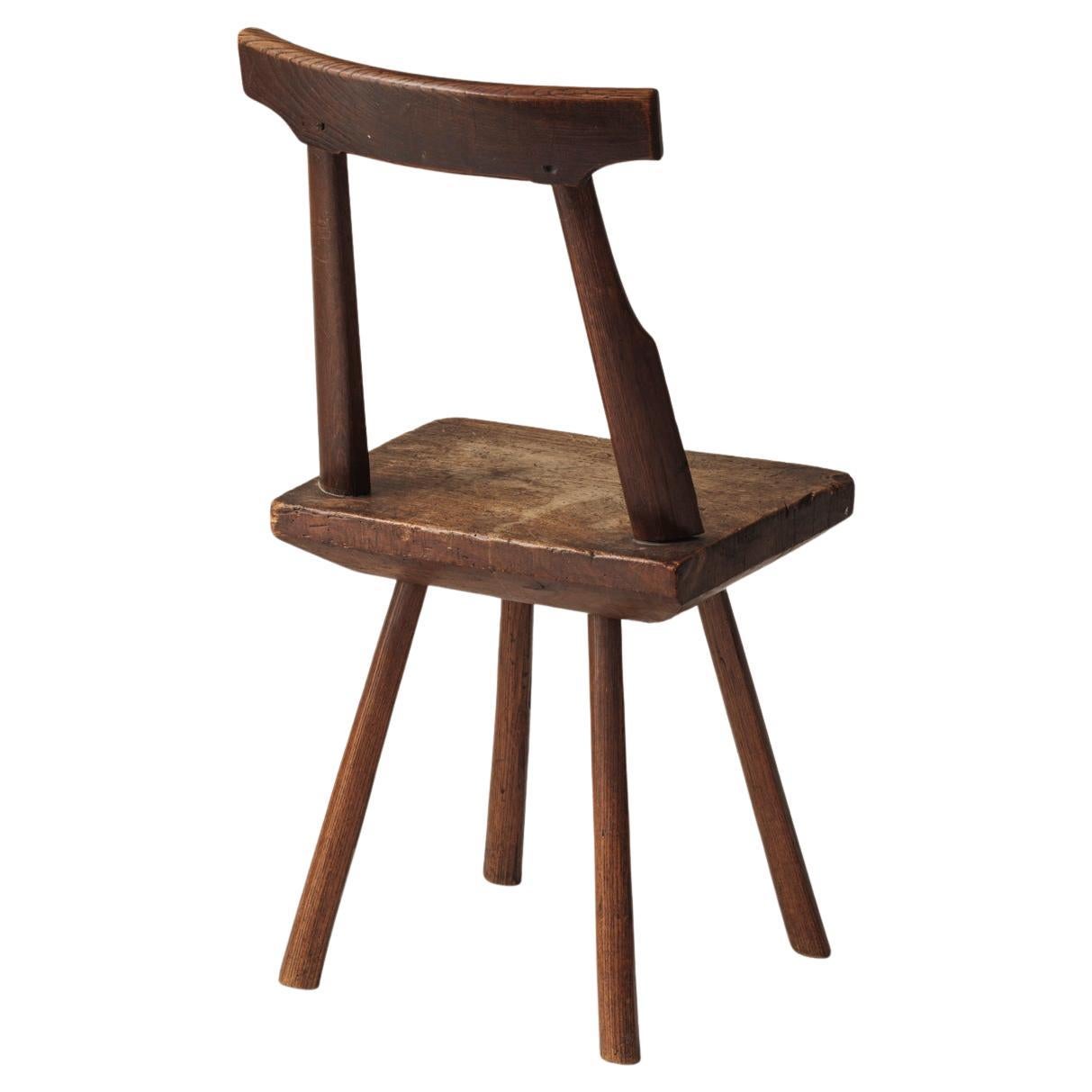 Early 19th century sculptural French side chair in solid oak. For Sale