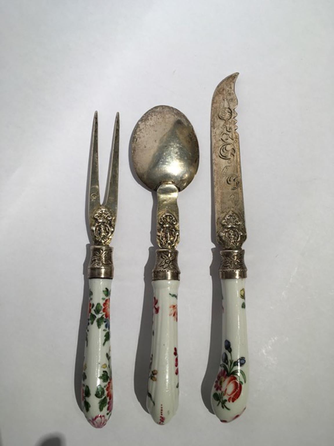 Silver Early 19th Century Set of 3 English Porcelain Cutleries For Sale