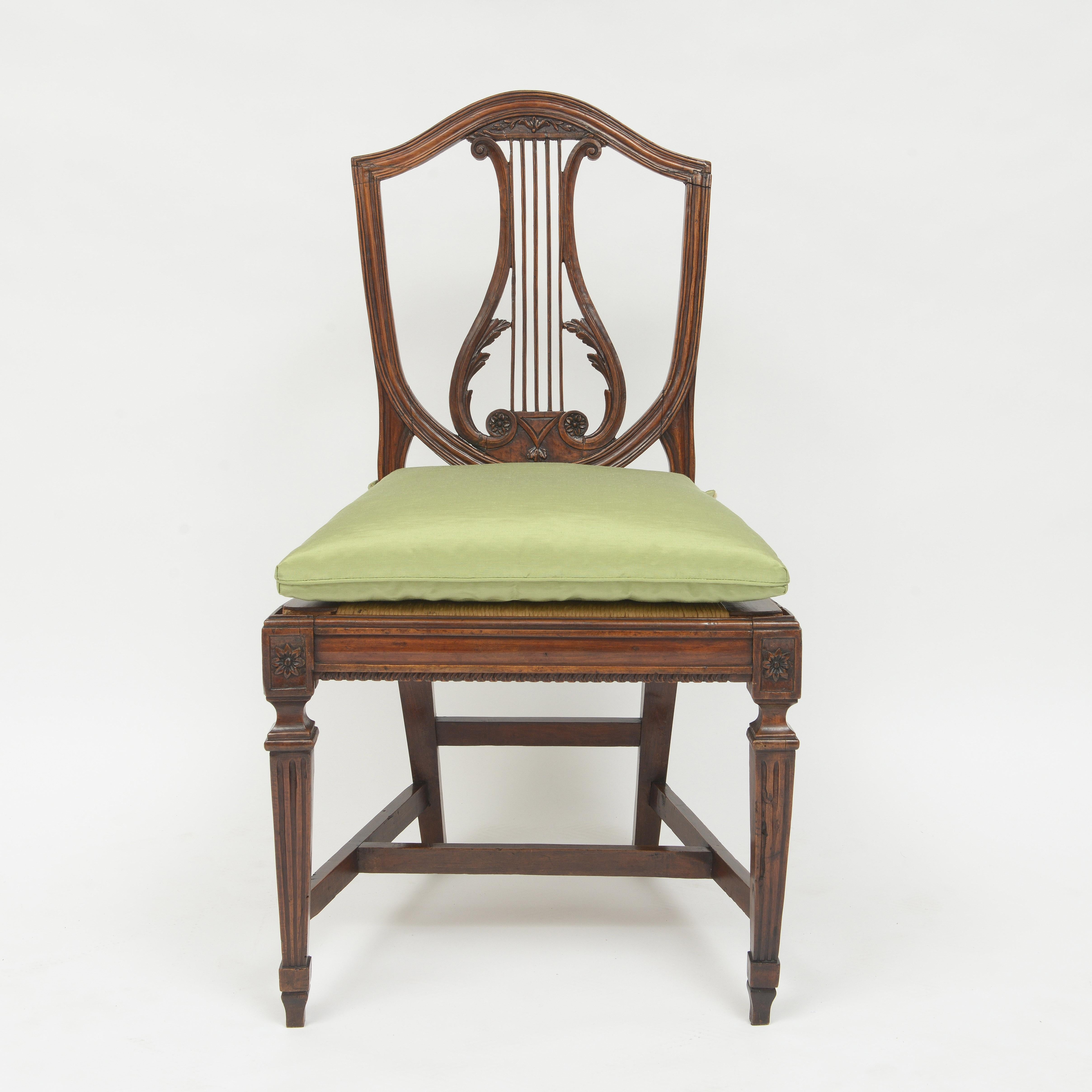Hand-Crafted Early 19th Century Set of 5 Italian Walnut Lyre-Back Chairs For Sale