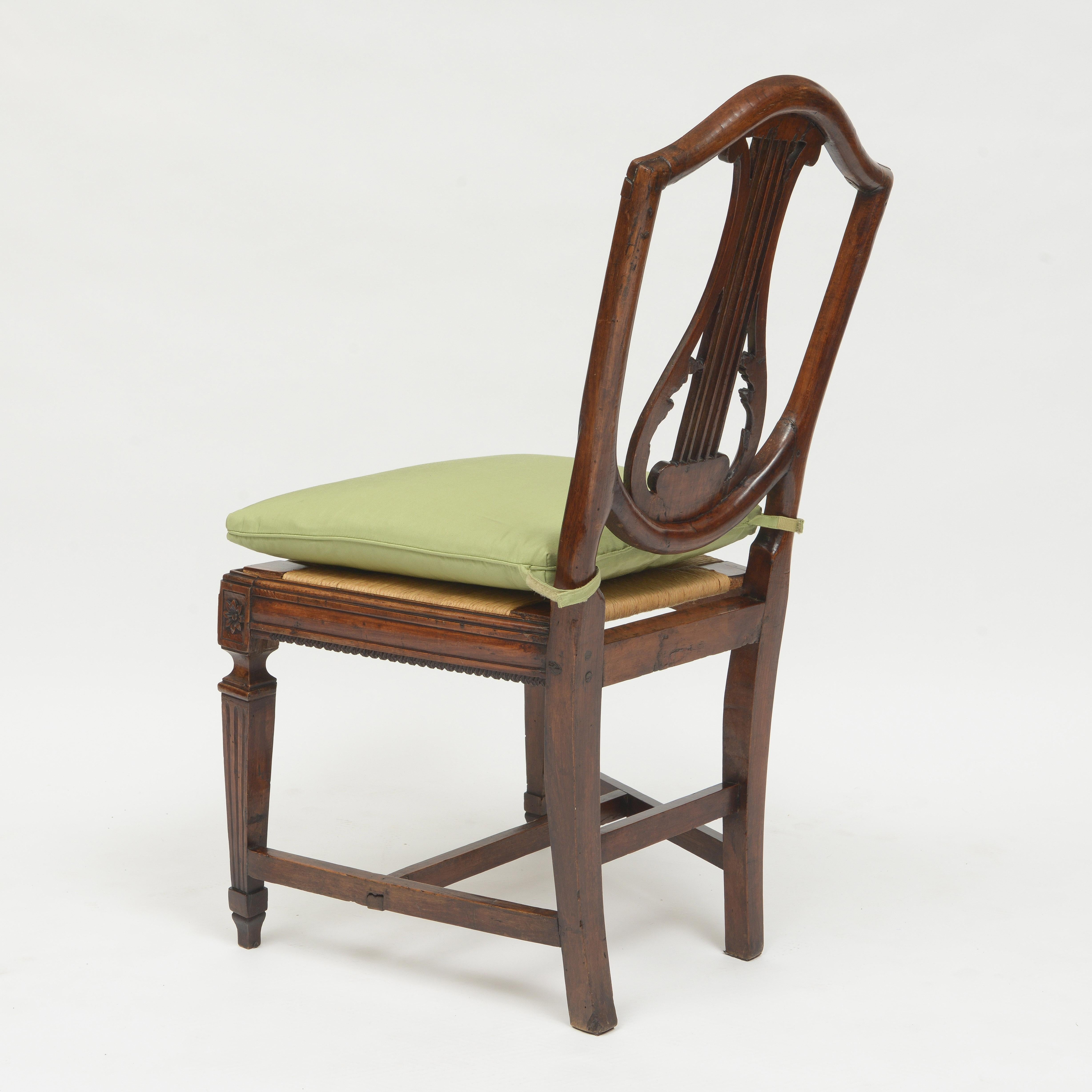 Fabric Early 19th Century Set of 5 Italian Walnut Lyre-Back Chairs For Sale