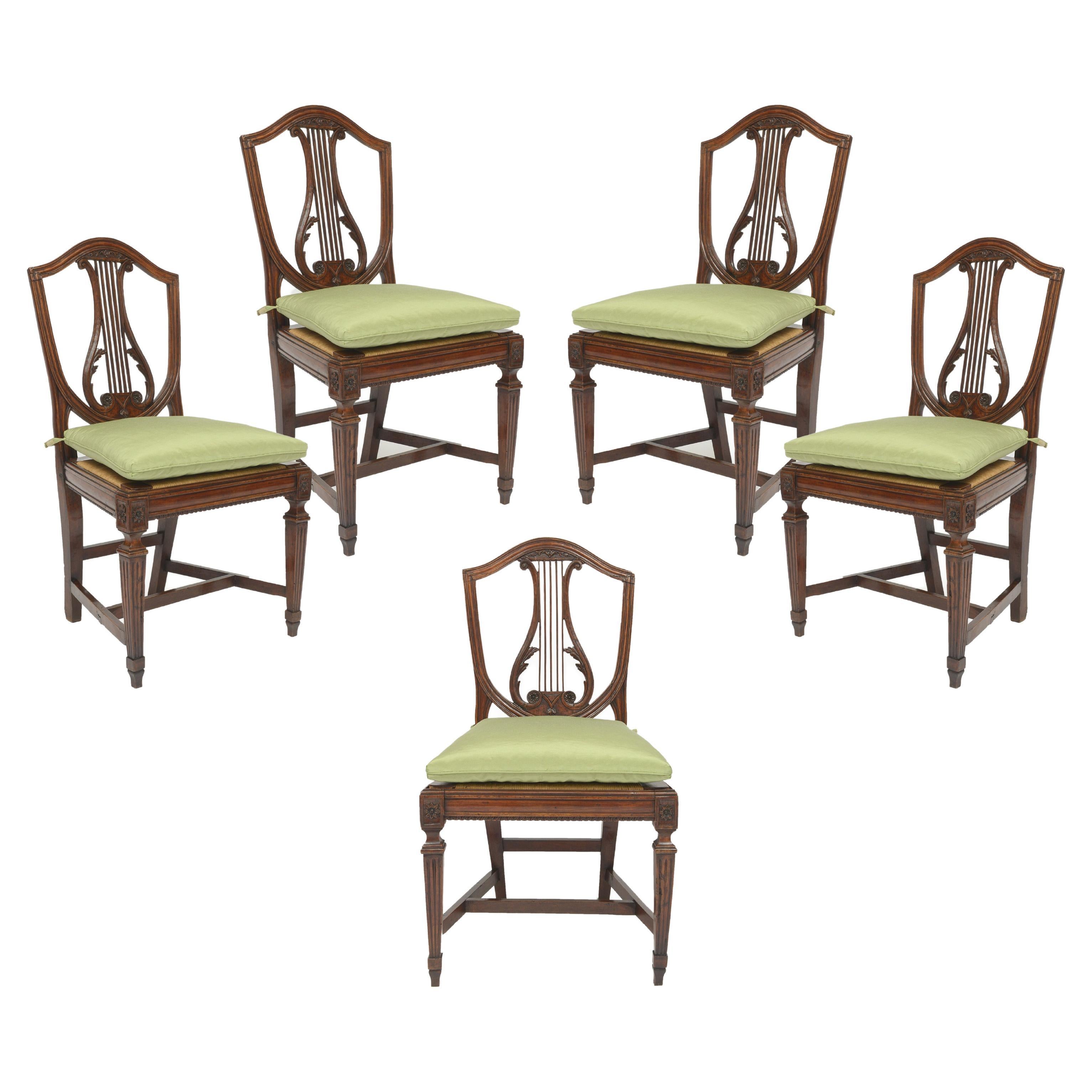 Début du 19e siècle - Ensemble de 5 chaises italiennes à dossier en forme de lyre en noyer en vente