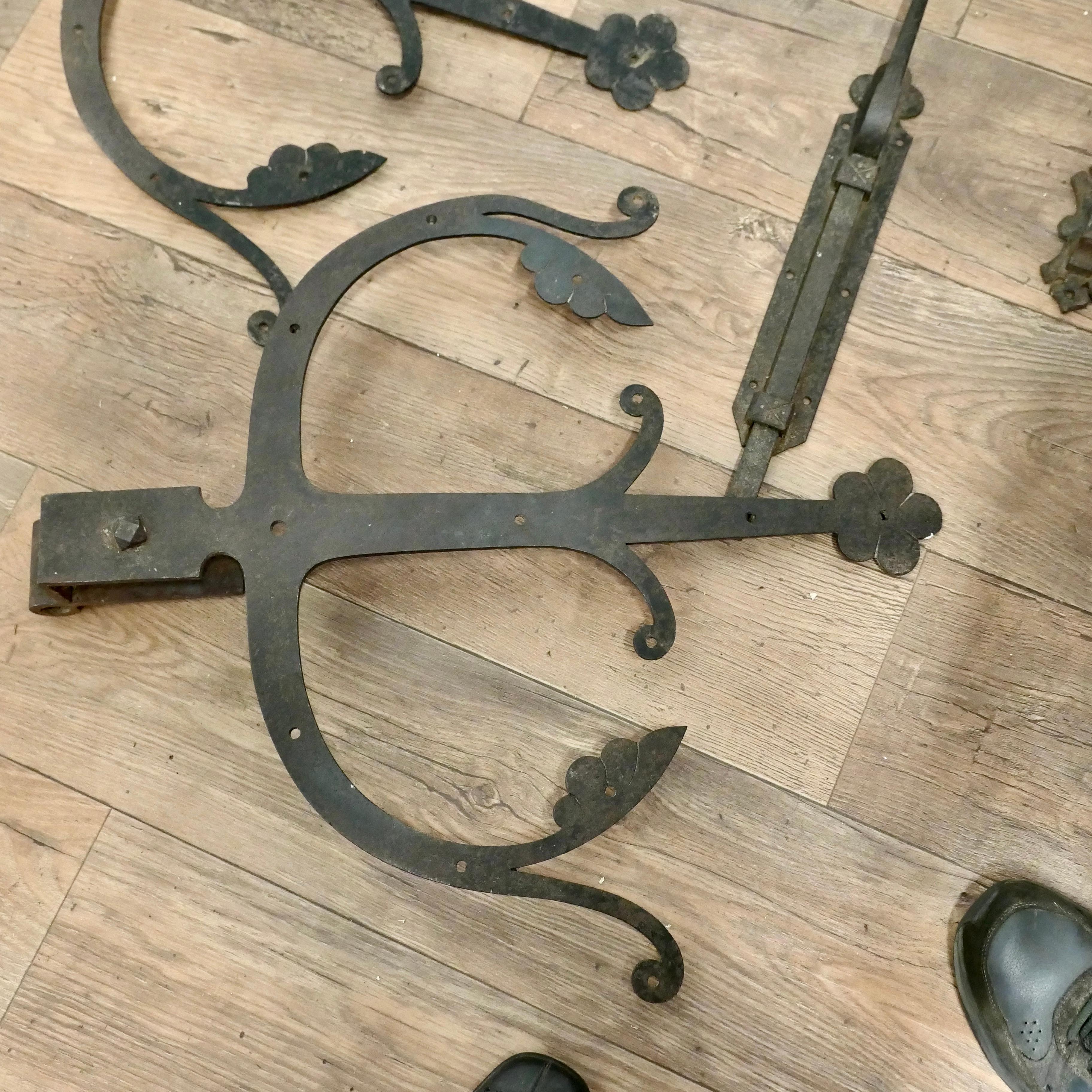 Early 19th Century Set of Double Castle Door Hinges  A rare find  For Sale 5