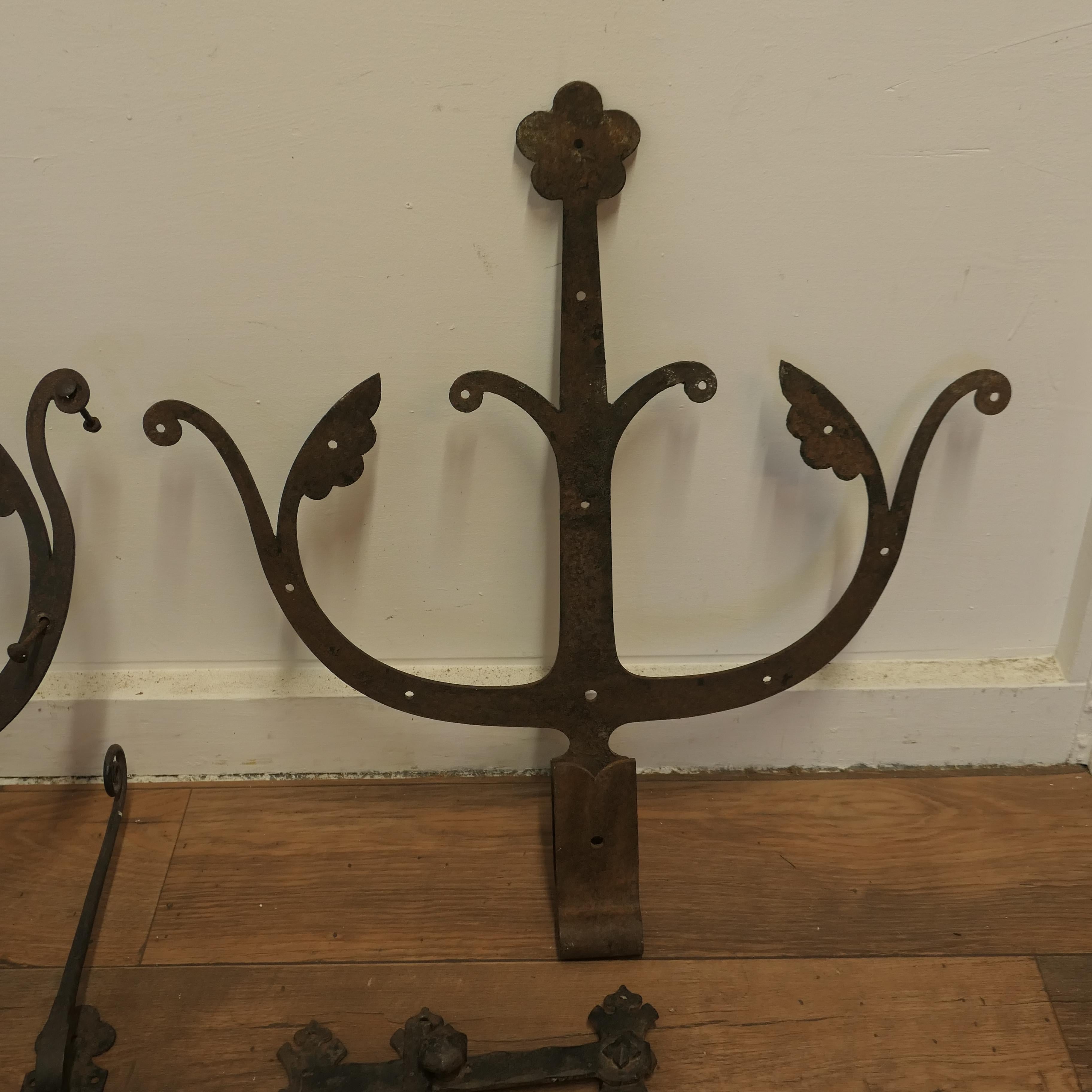 Early 19th Century Set of Double Castle Door Hinges  A rare find  For Sale 8