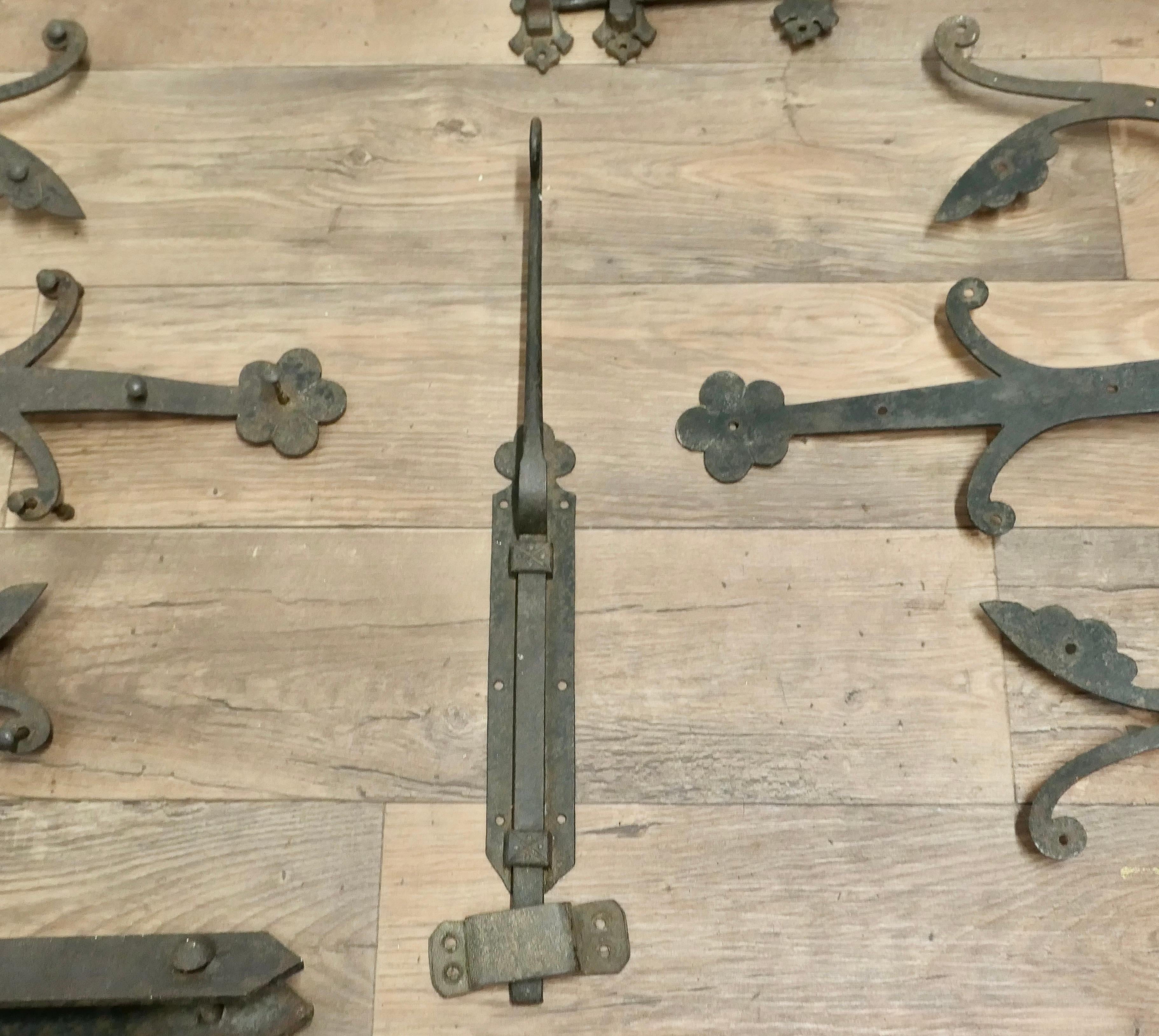 Early 19th Century Set of Double Castle Door Hinges  A rare find  In Good Condition For Sale In Chillerton, Isle of Wight