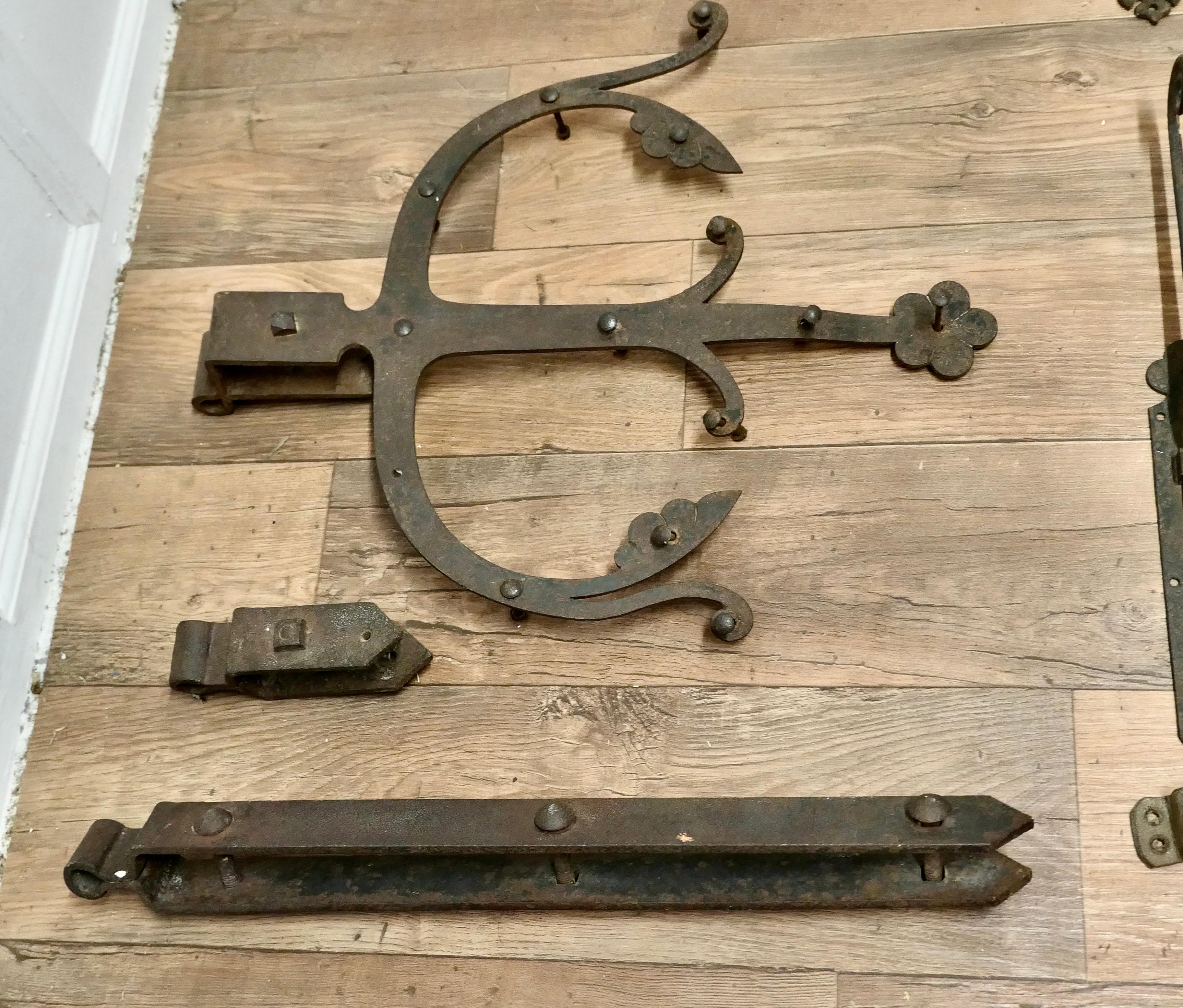 Early 19th Century Set of Double Castle Door Hinges  A rare find  For Sale 1