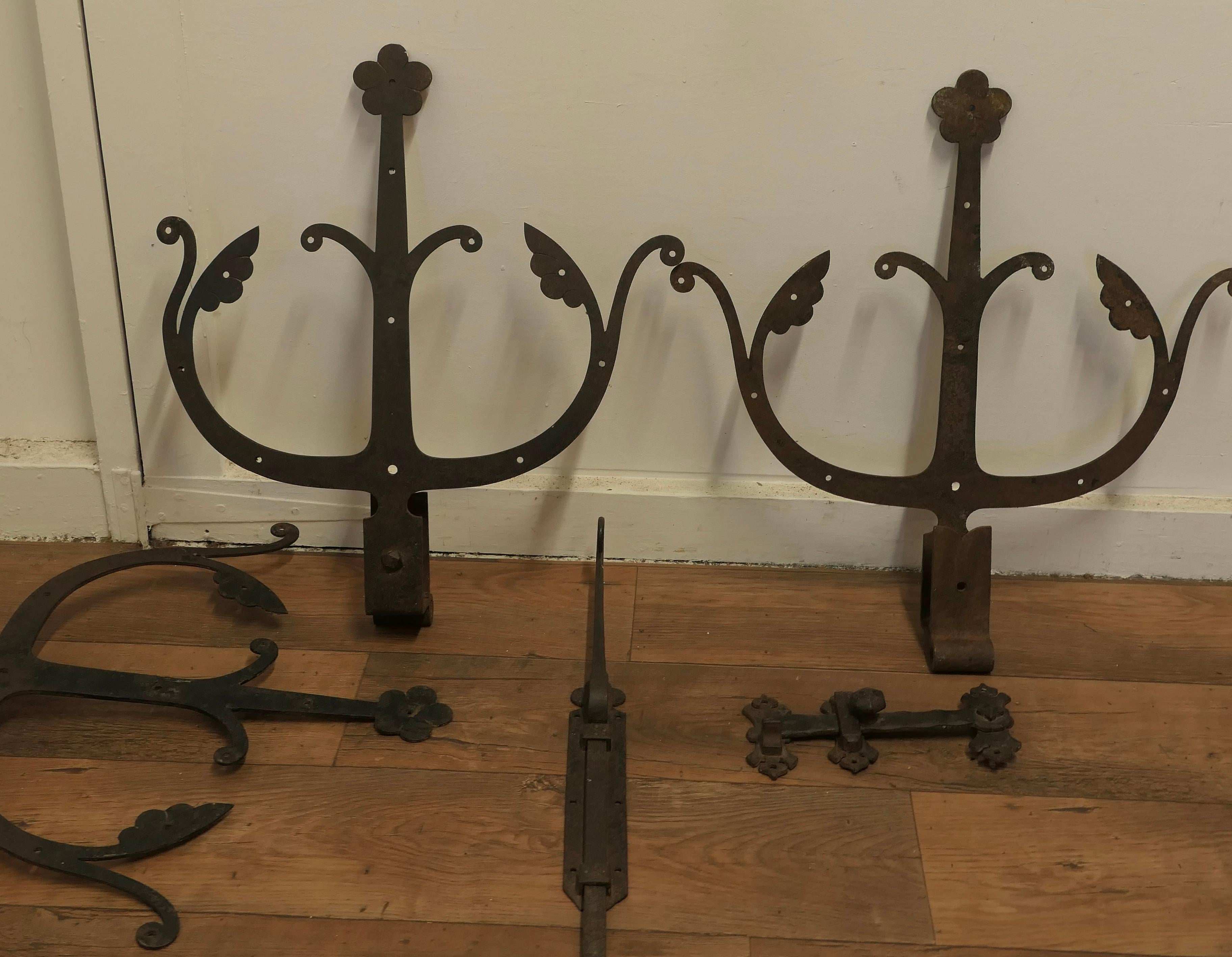 Early 19th Century Set of Double Castle Door Hinges  A rare find  For Sale 2