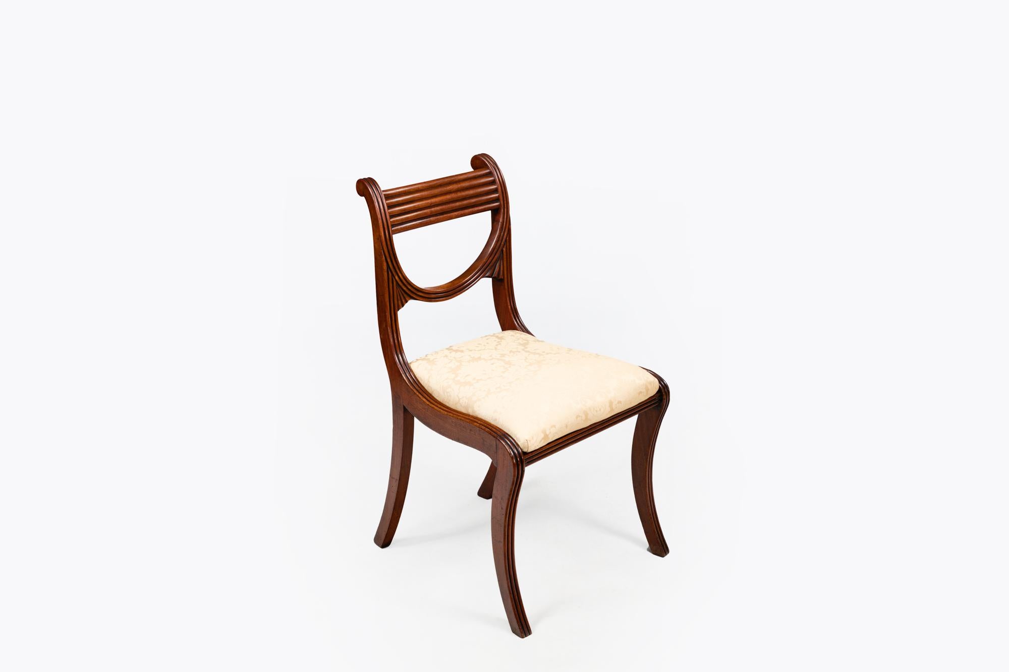 irlandais Début du 19e siècle - Ensemble de huit chaises de salle à manger en acajou liège en vente