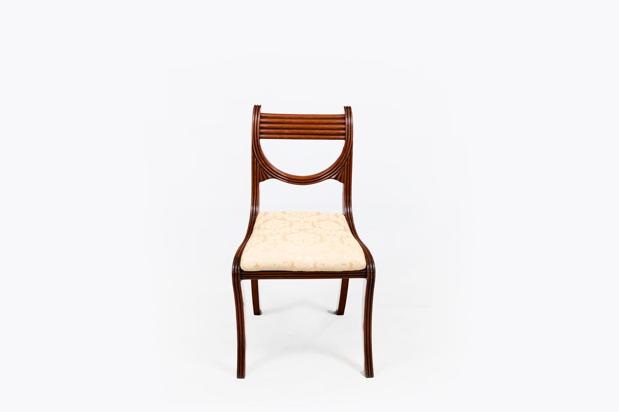 XIXe siècle Début du 19e siècle - Ensemble de huit chaises de salle à manger en acajou liège en vente