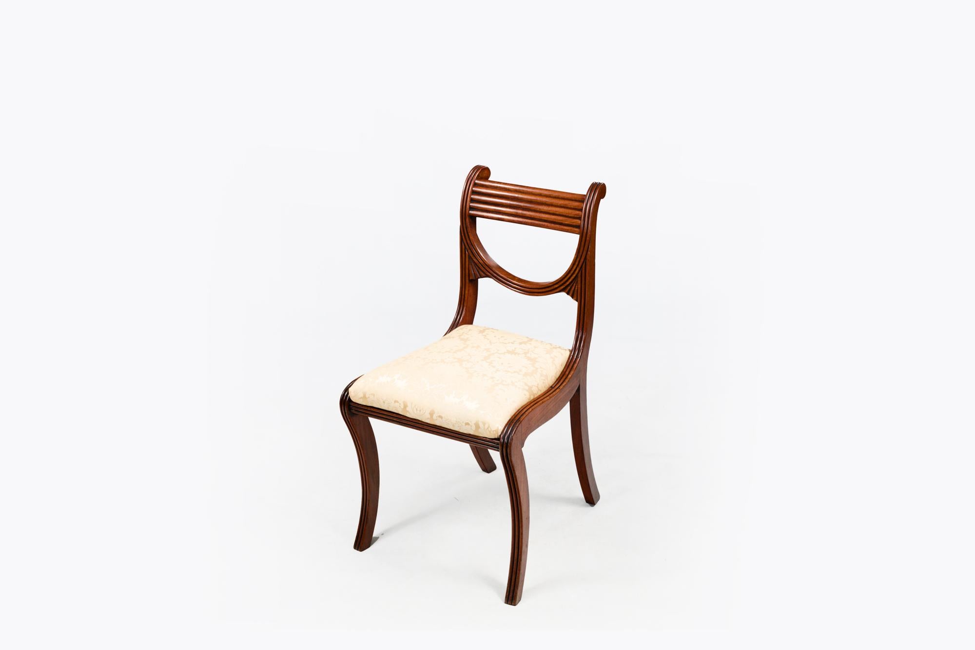 Début du 19e siècle - Ensemble de huit chaises de salle à manger en acajou liège en vente 1