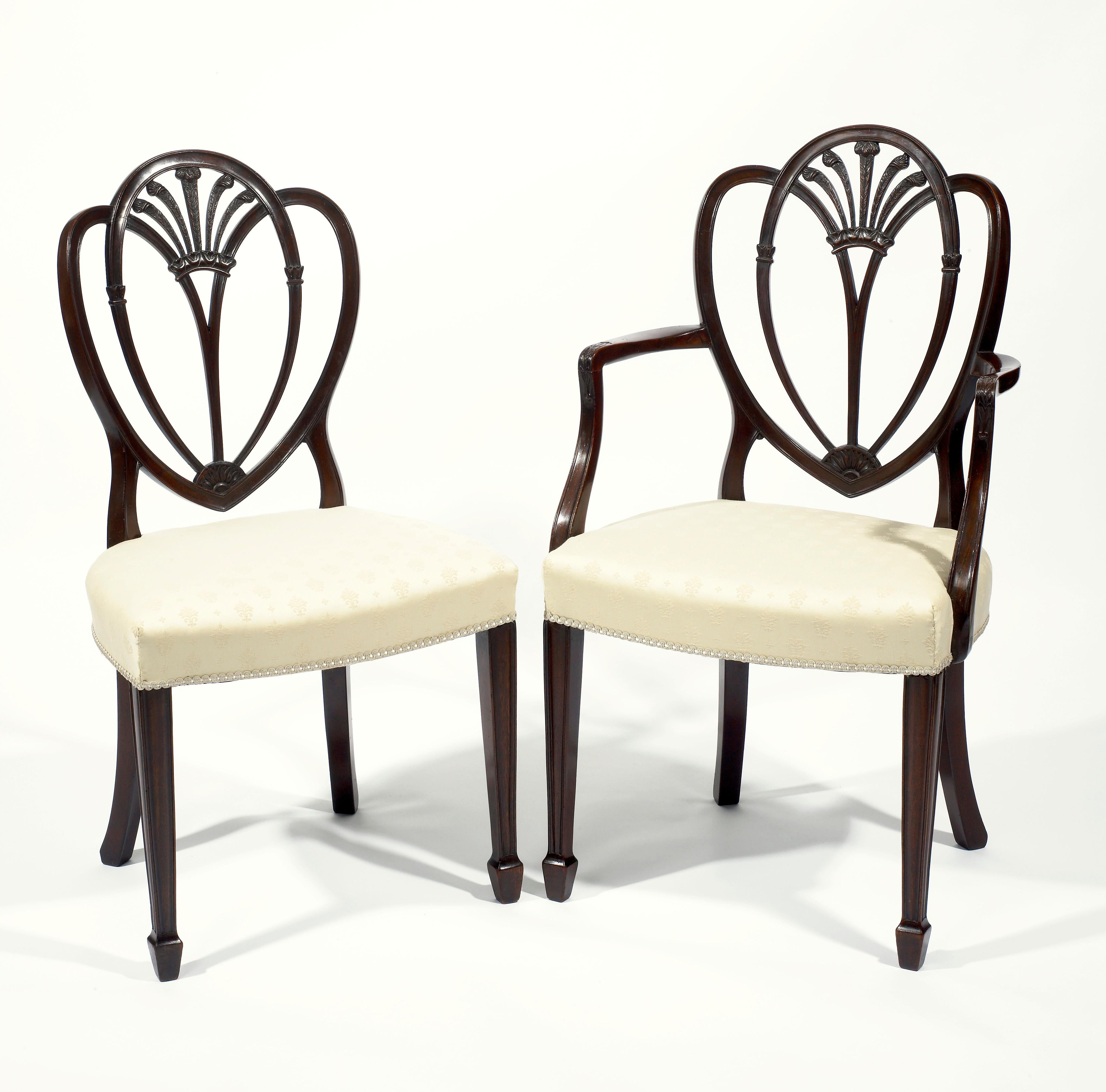XIXe siècle Ensemble de huit chaises de salle à manger Hepplewhite du début du 19e siècle en vente