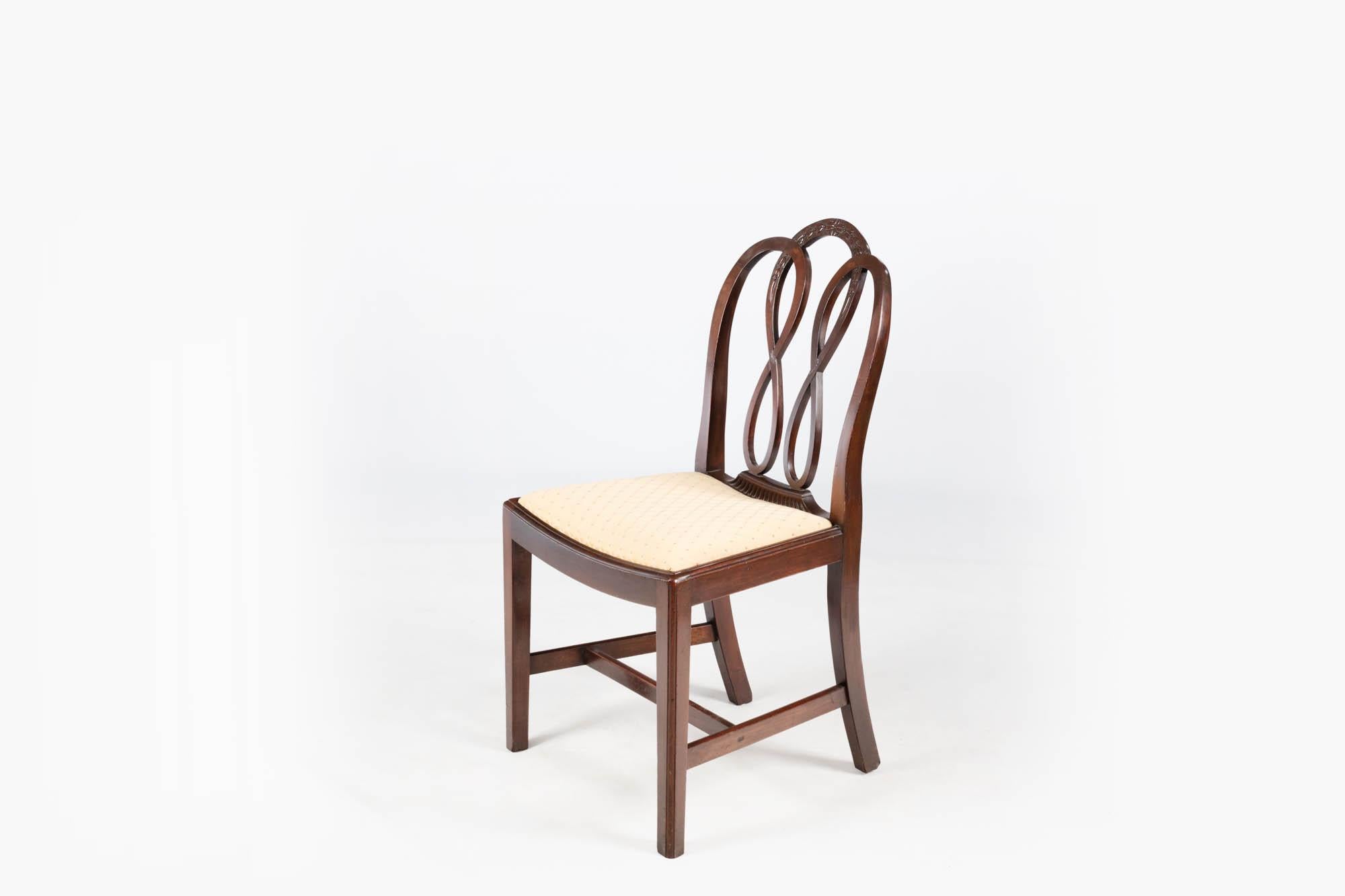 Irish Early 19th Century Set of Eight Mahogany Hepplewhite-Style Dining Chairs For Sale