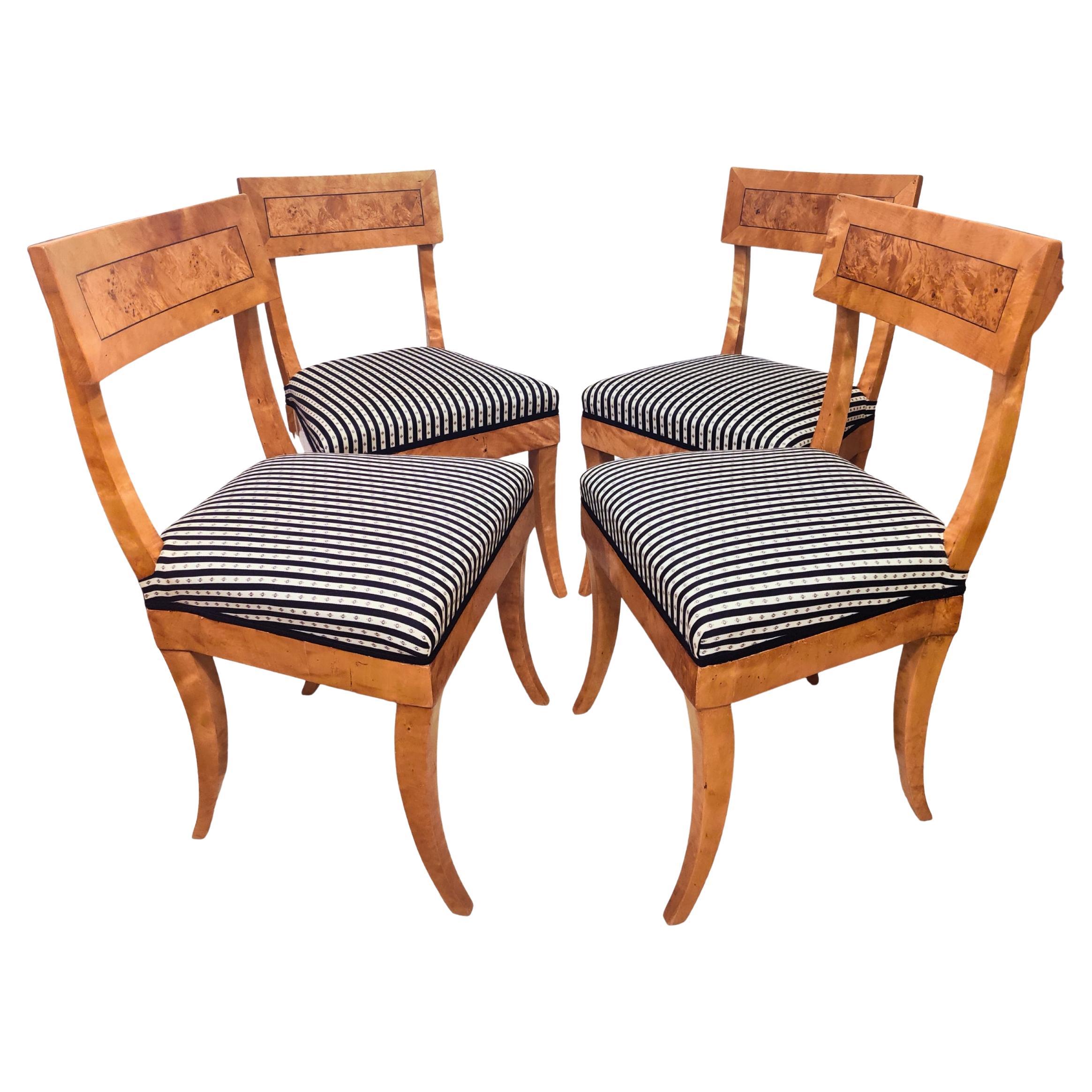 Set di quattro sedie Biedermeier in legno di betulla dell'inizio del XIX secolo provenienti dalla Germania