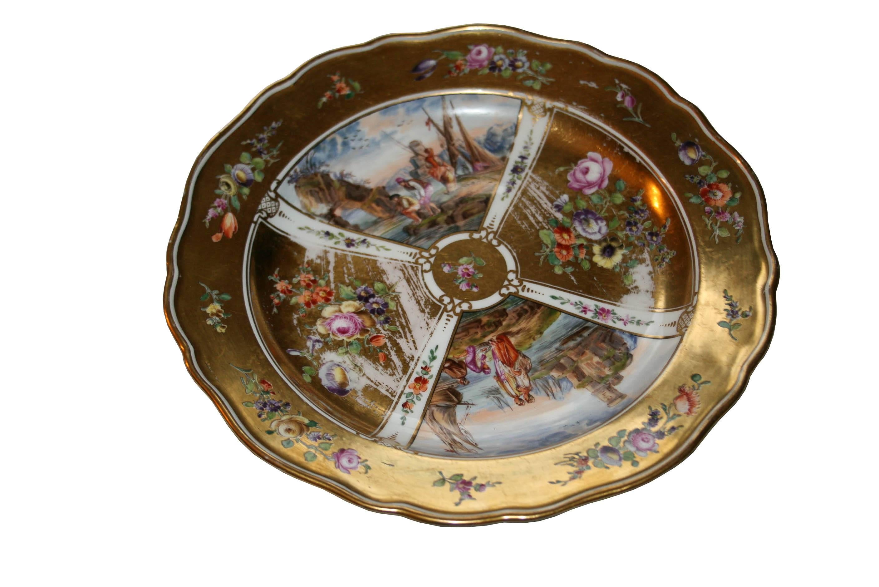 Allemand Ensemble de six plats en porcelaine plaquée or de Meissen du début du 19e siècle en vente