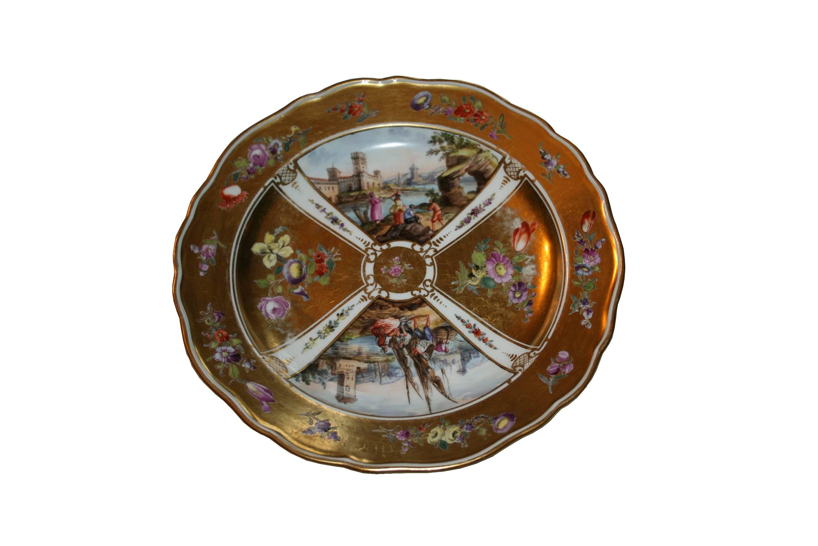 Porcelaine Ensemble de six plats en porcelaine plaquée or de Meissen du début du 19e siècle en vente