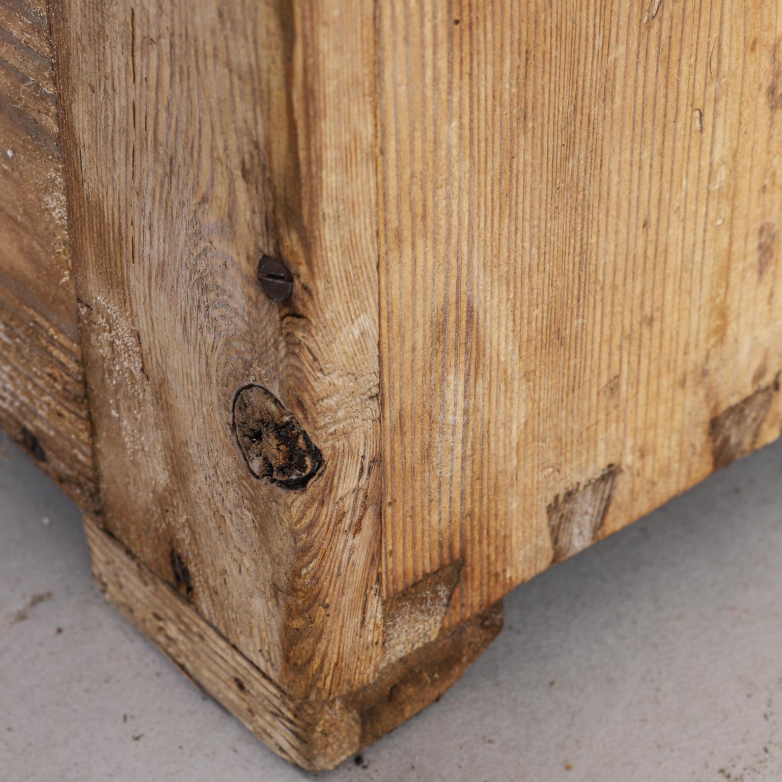 Early 19th Century Shepherds Cupboard For Sale 6