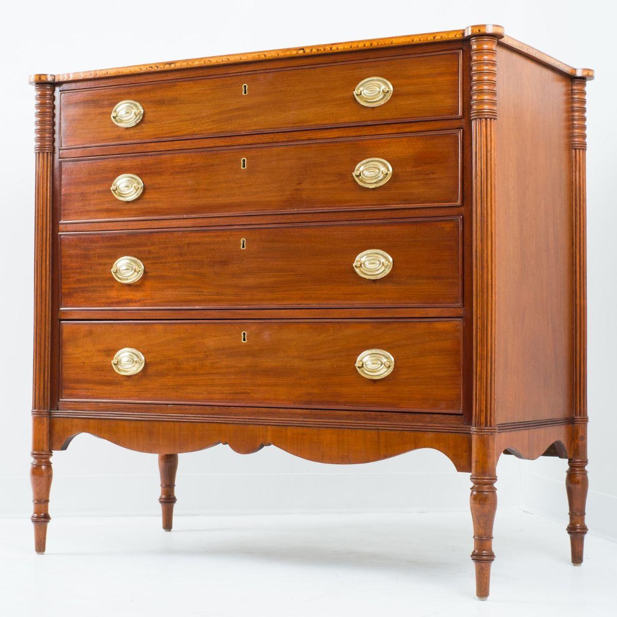 Early 19th Century Sheraton Mahogany Four Drawer Chest For Sale 5