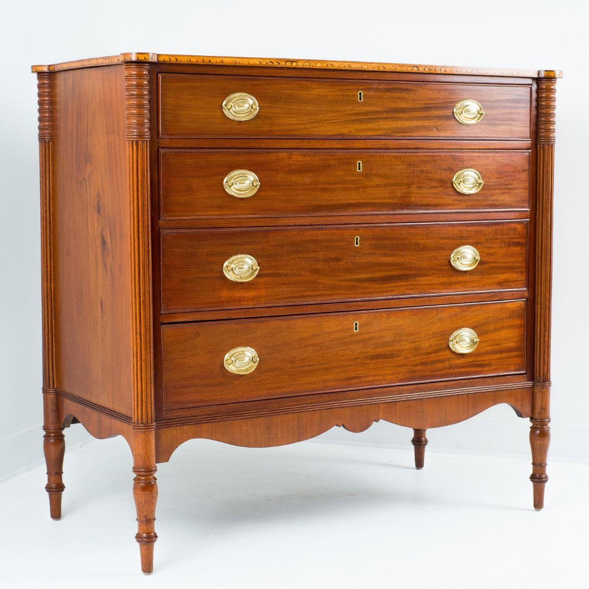 Early 19th Century Sheraton Mahogany Four Drawer Chest In Excellent Condition For Sale In Kenilworth, IL