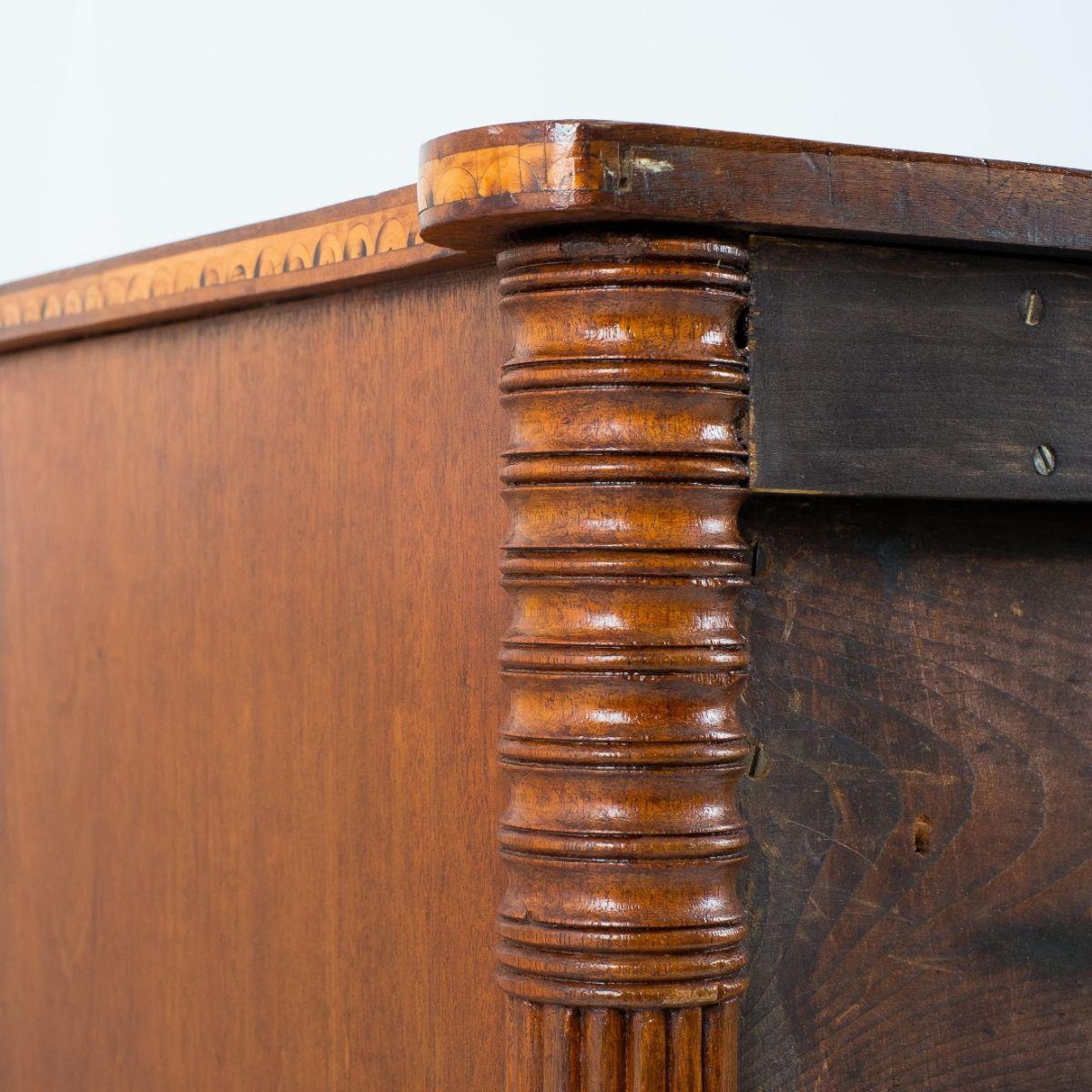 Early 19th Century Sheraton Mahogany Four Drawer Chest For Sale 3