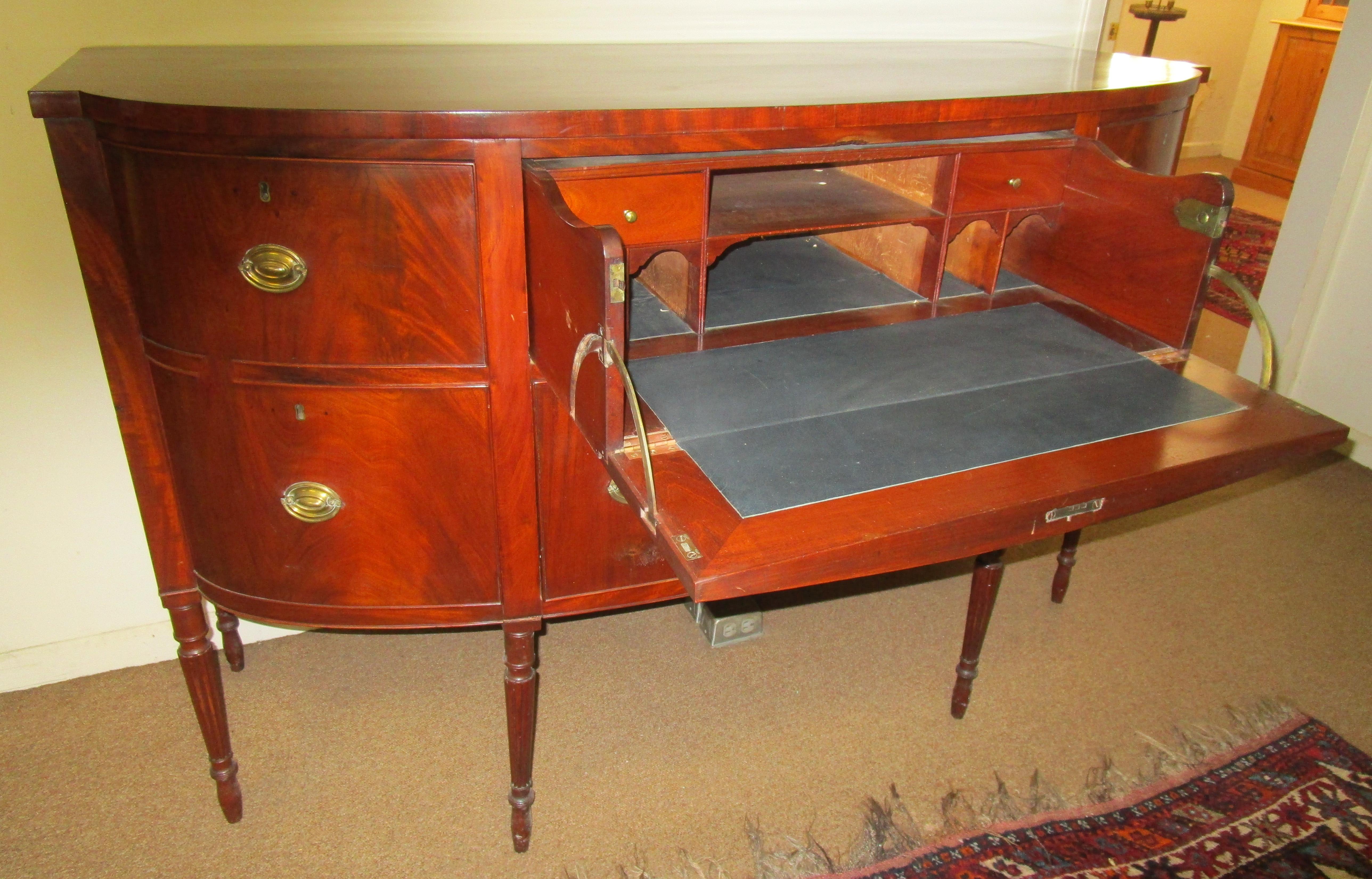 Early 19th Century Sheraton Style American Bowfront Sideboard with Dropdown Desk For Sale 10