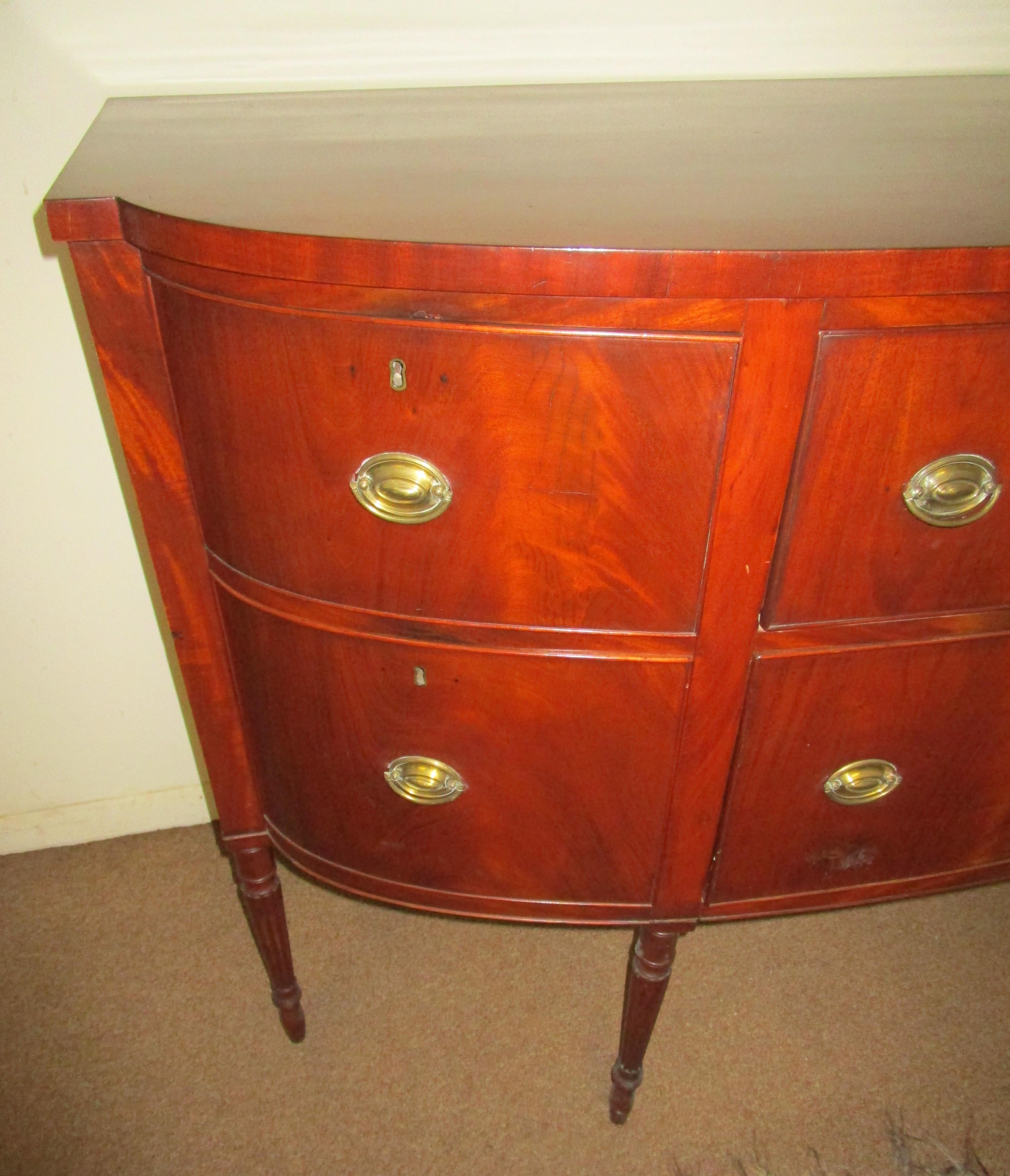 Early 19th Century Sheraton Style American Bowfront Sideboard with Dropdown Desk For Sale 2