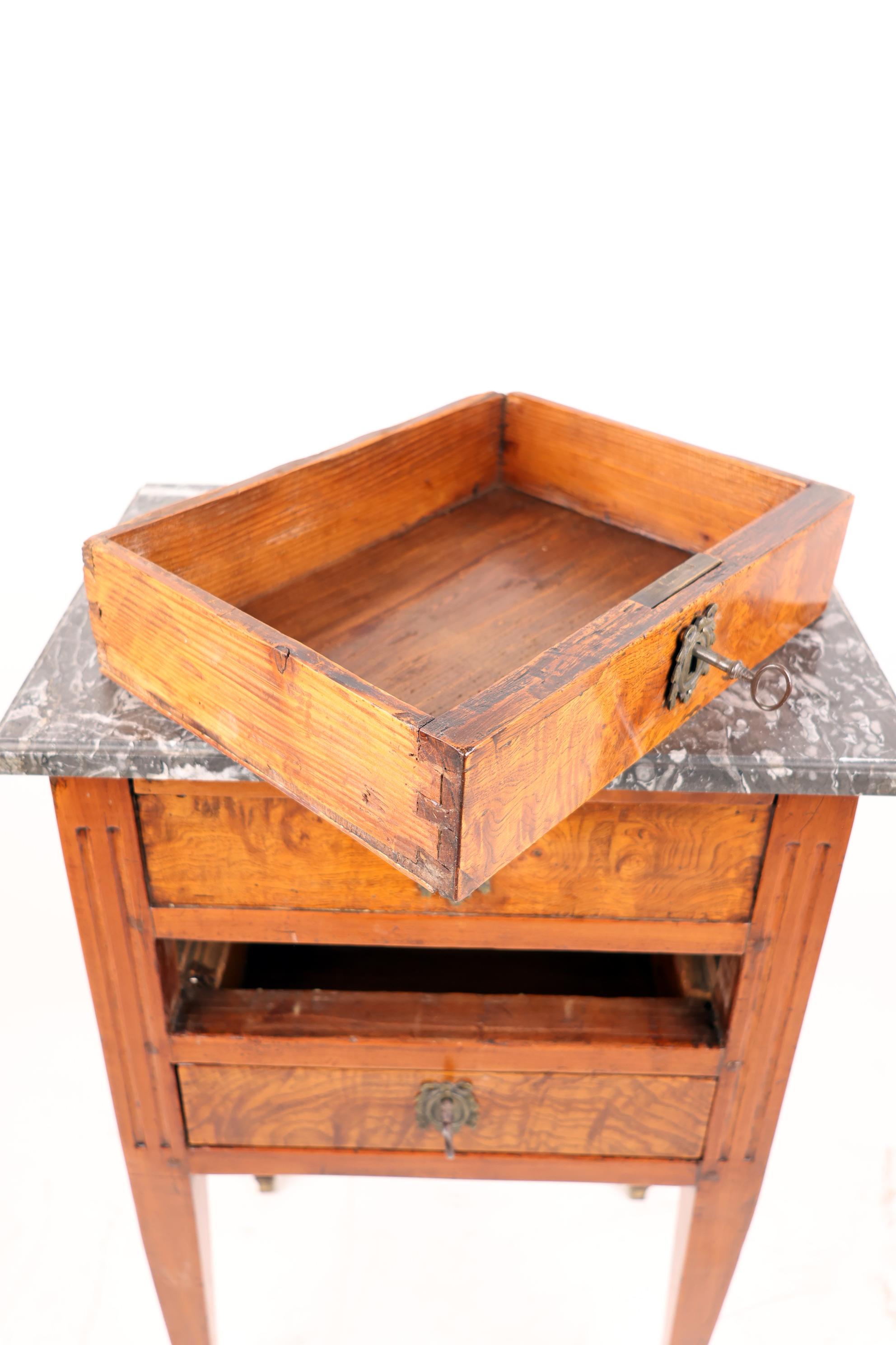 Early 19th Century Side Table, Burl Elm Wood For Sale 1