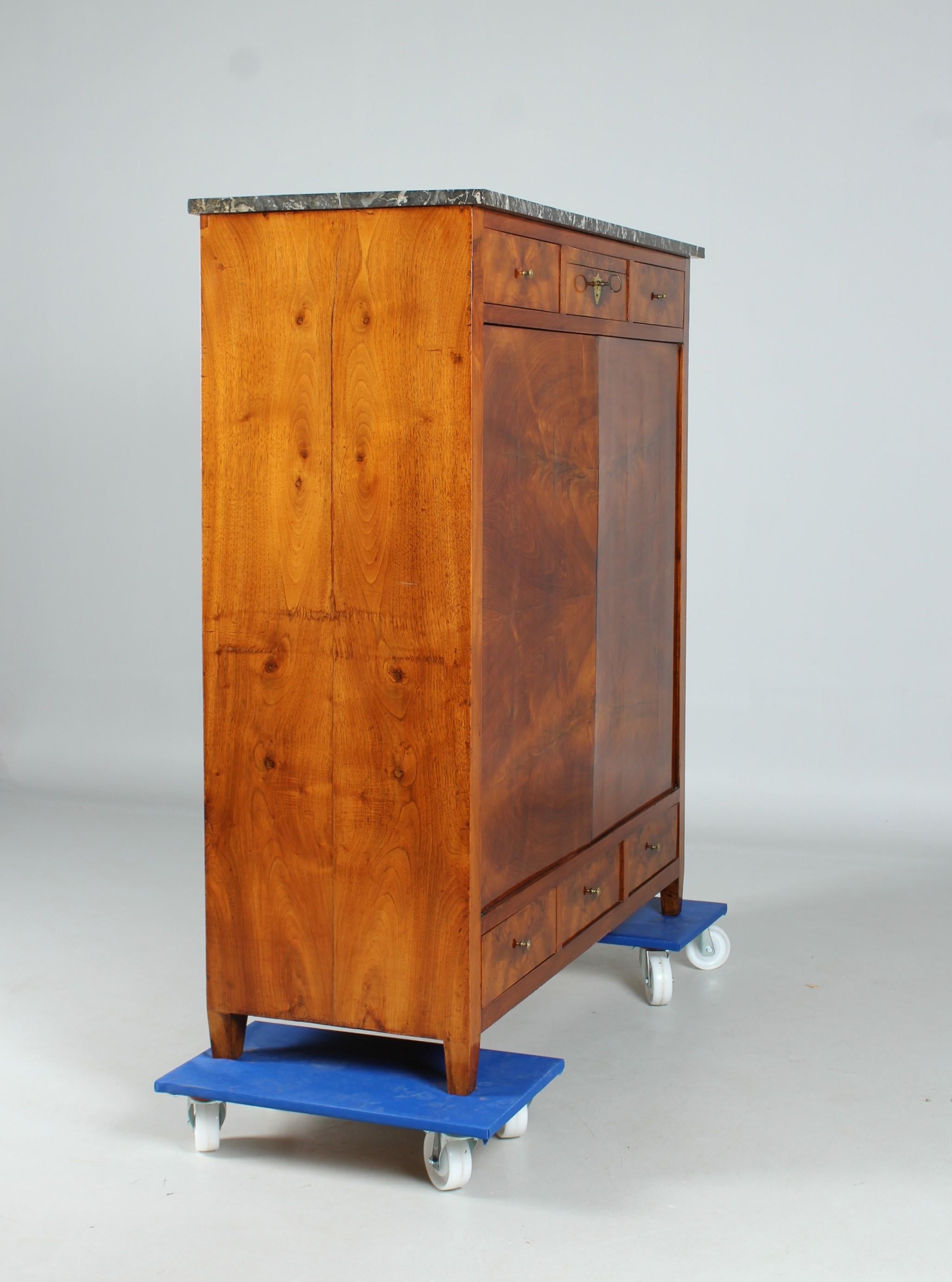 Sideboard aus dem frühen 19. Jahrhundert, Chiffoniere mit speziellem Zentralverschlusssystem im Angebot 5