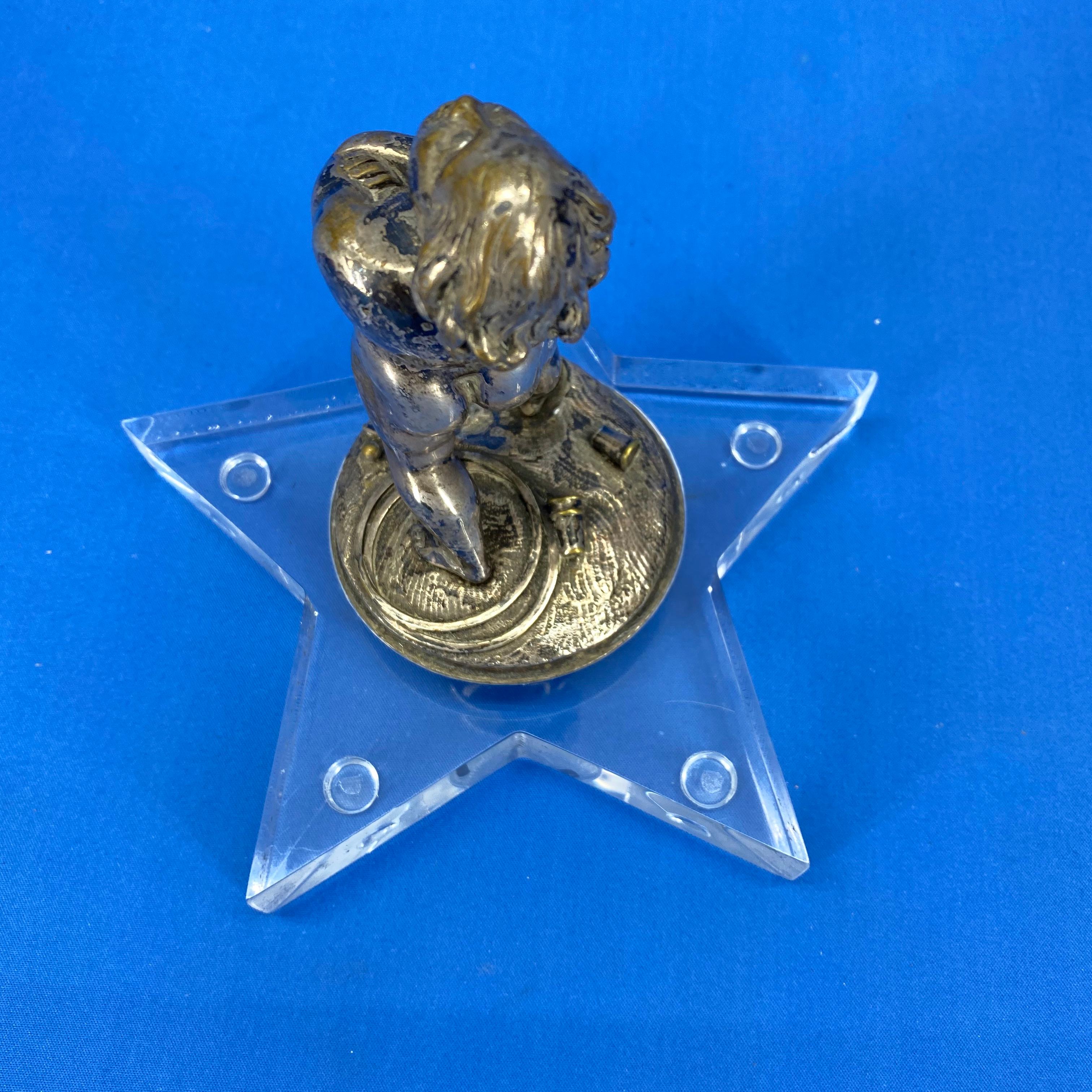 Early 19th Century Silver-Plated Putti On A Star-Shaped Lucite Base For Sale 4