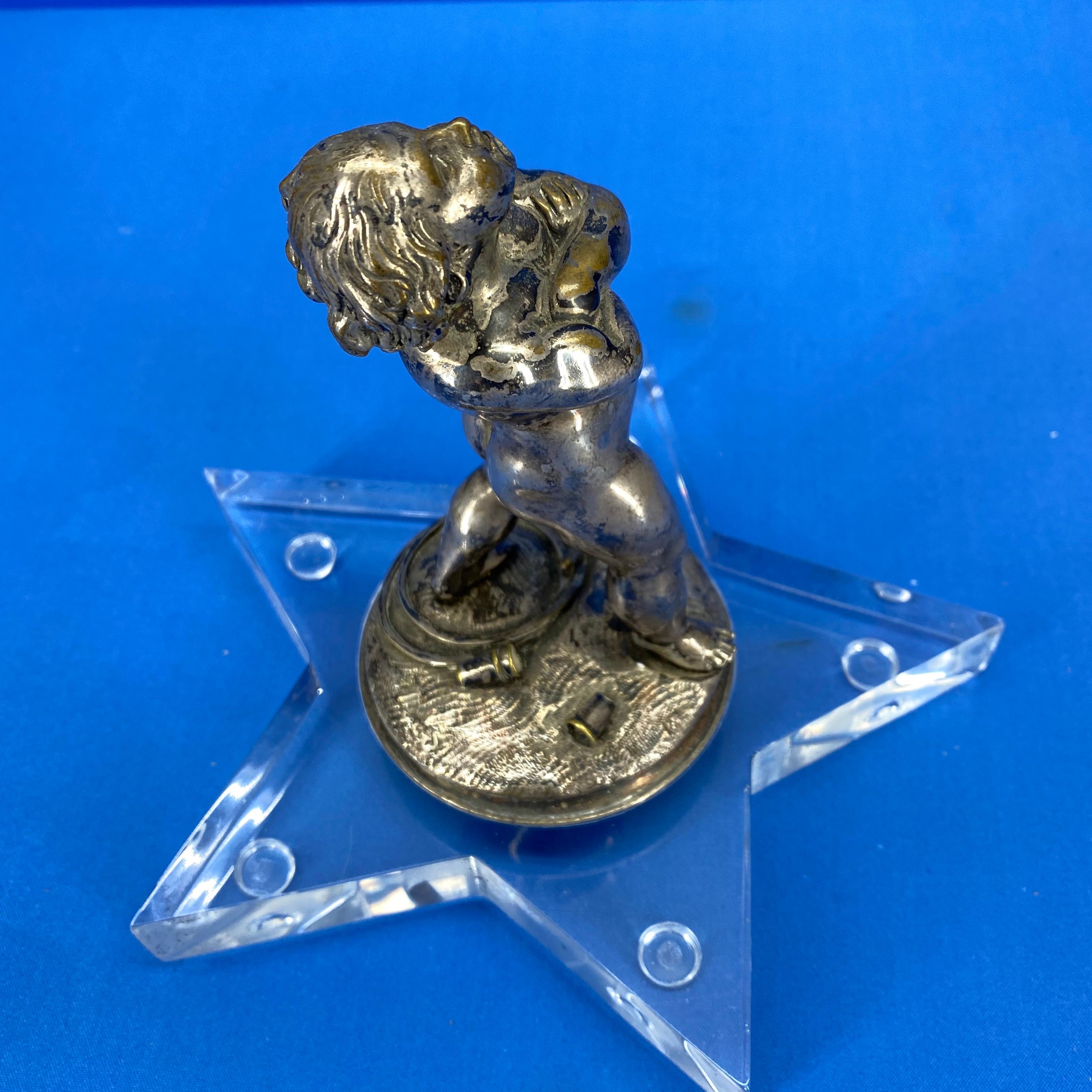 Early 19th Century Silver-Plated Putti On A Star-Shaped Lucite Base For Sale 5