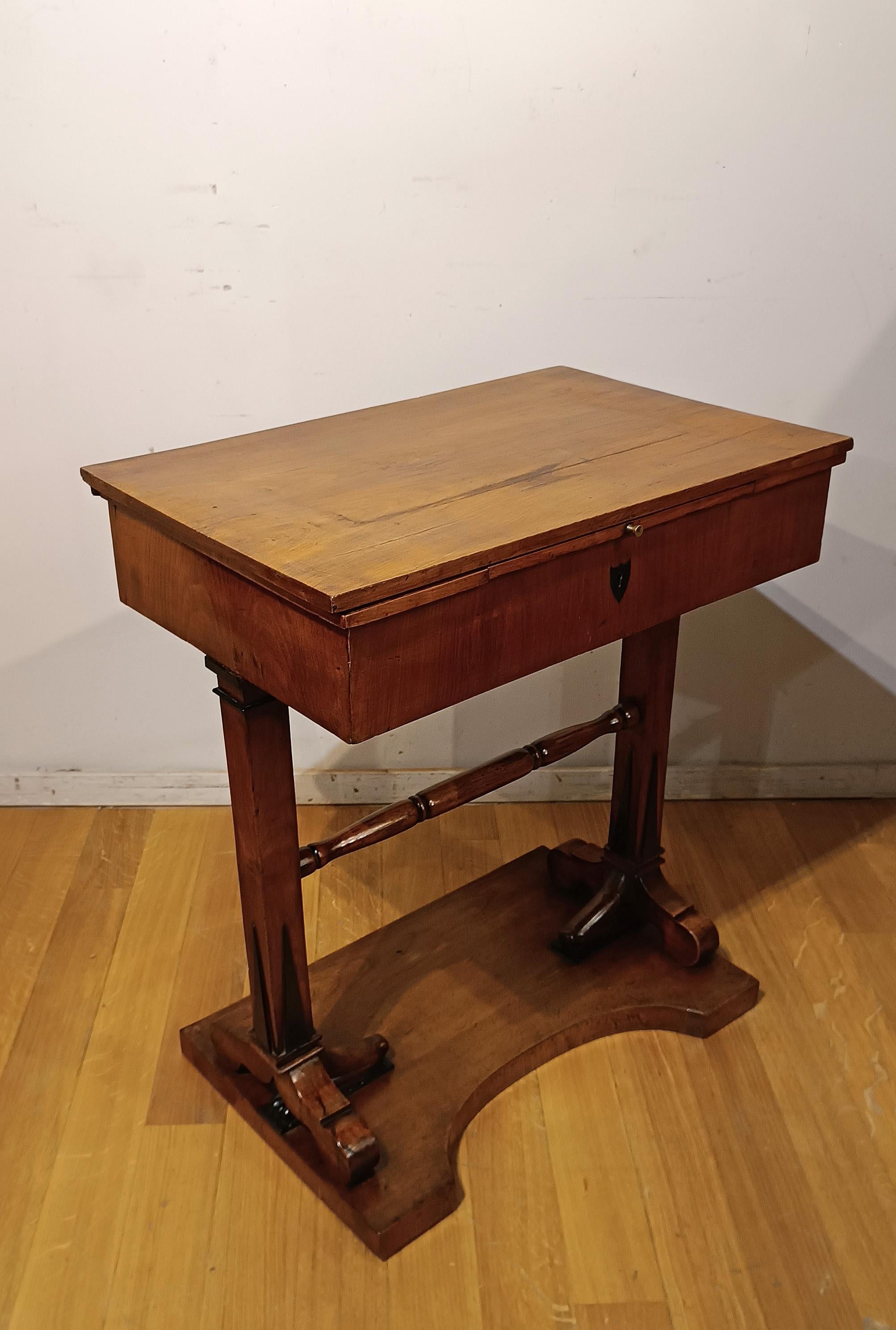 Italian EARLY 19th CENTURY SMALL WORKING TABLE For Sale
