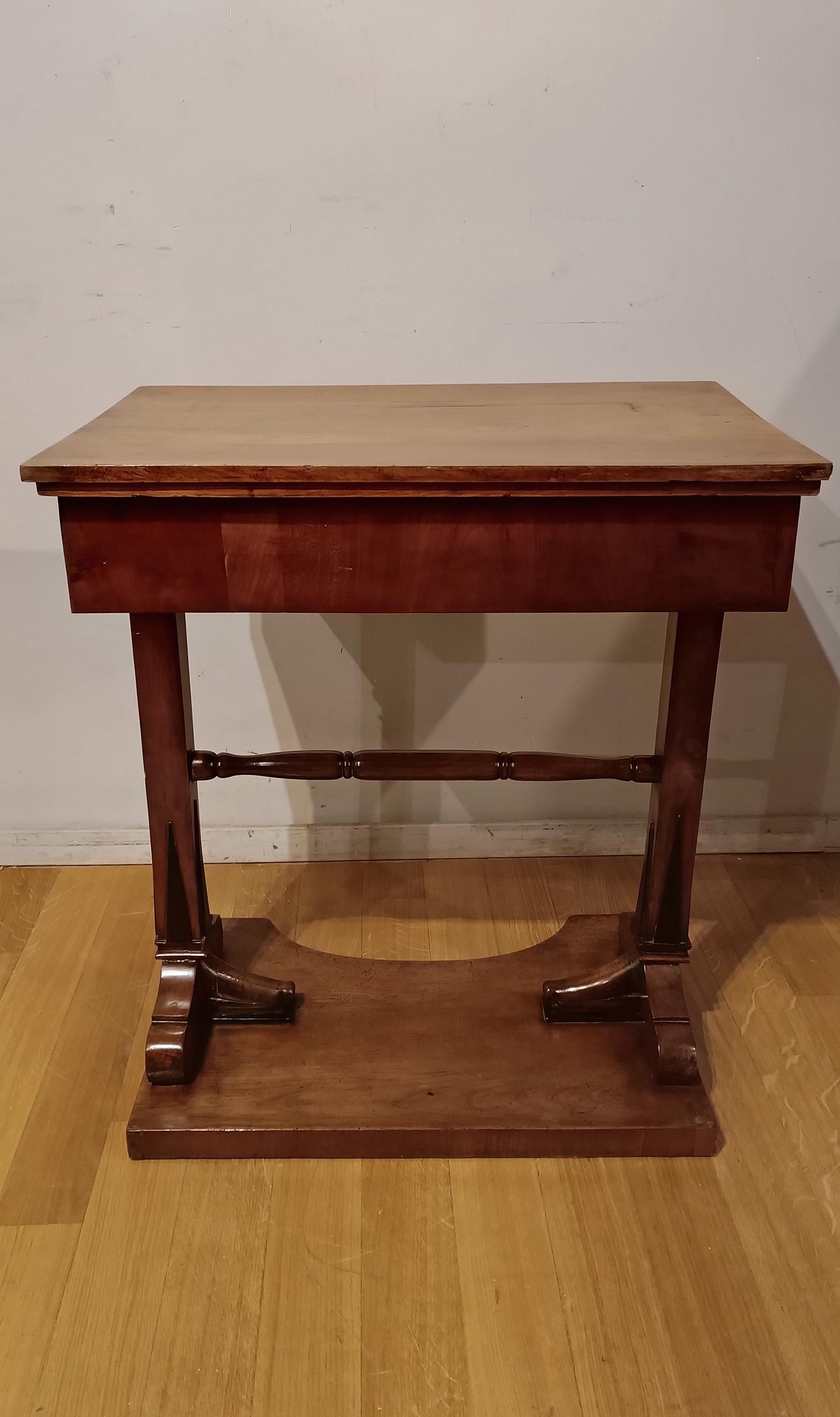 Wood EARLY 19th CENTURY SMALL WORKING TABLE For Sale
