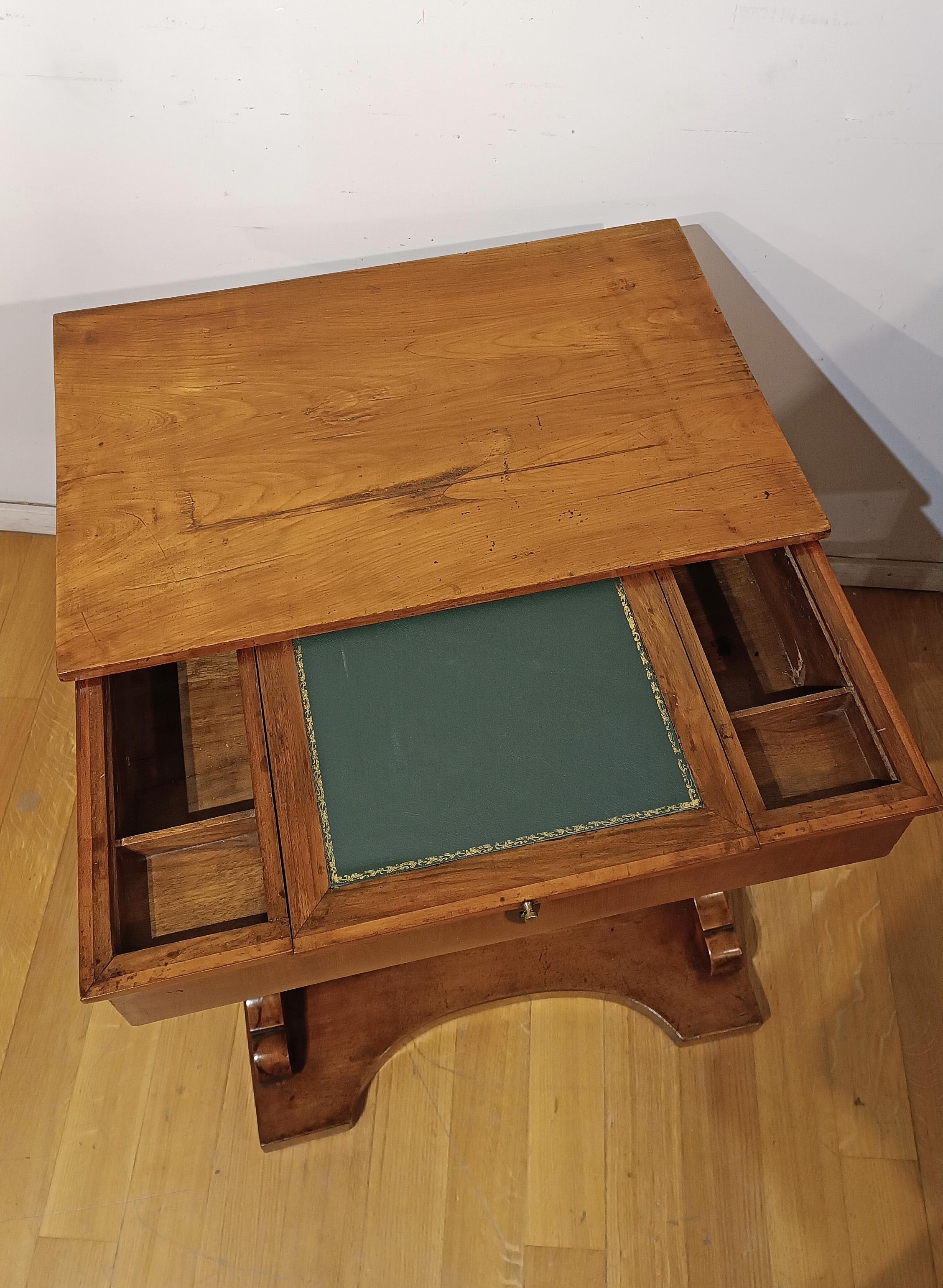 EARLY 19th CENTURY SMALL WORKING TABLE For Sale 1