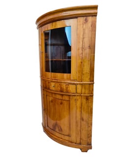 Biedermeier-Eckschrank aus massiver Kirsche, frühes 19.