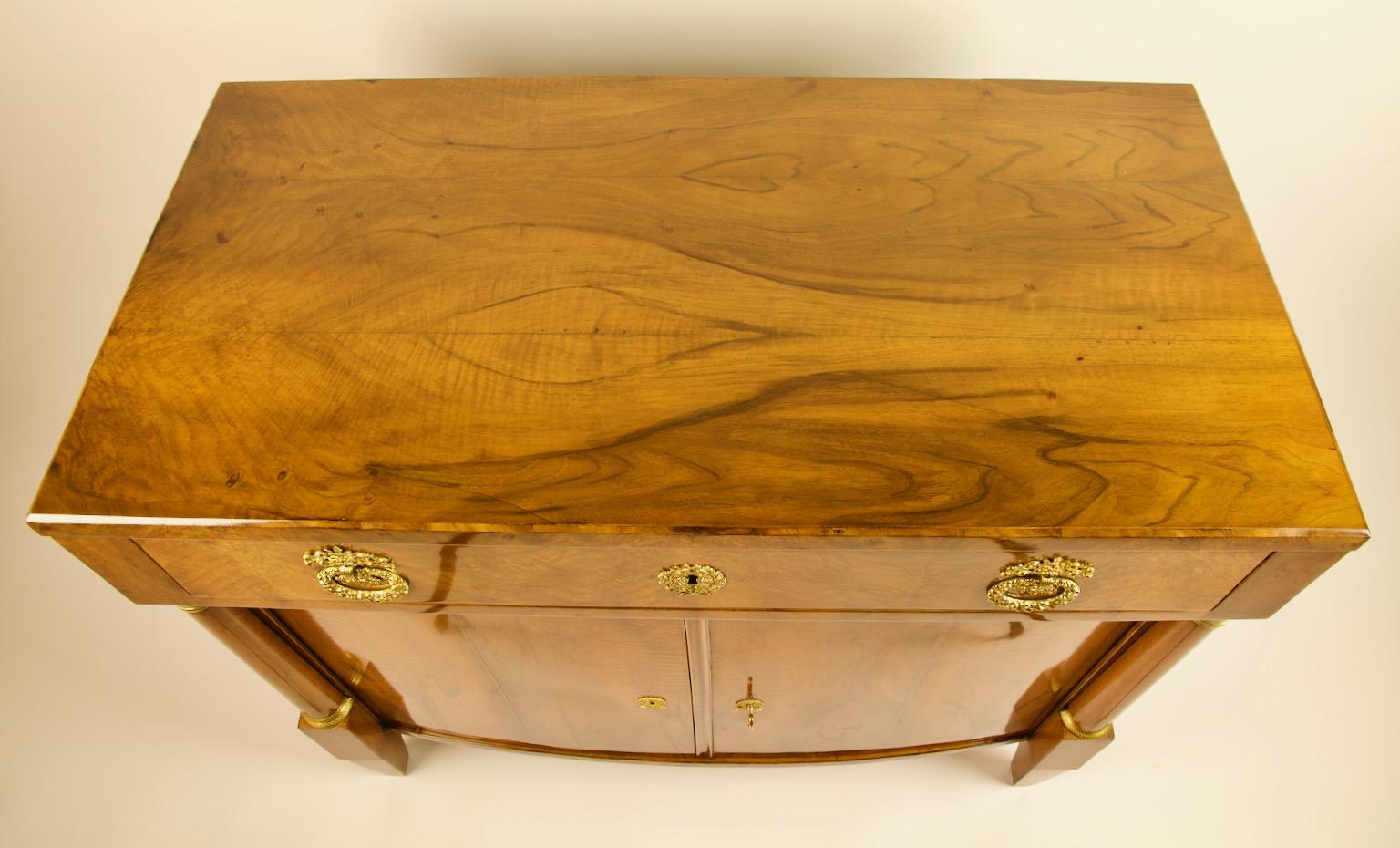 Early 19th Century South German or Austrian Biedermeier Walnut Cabinet Dresser 5